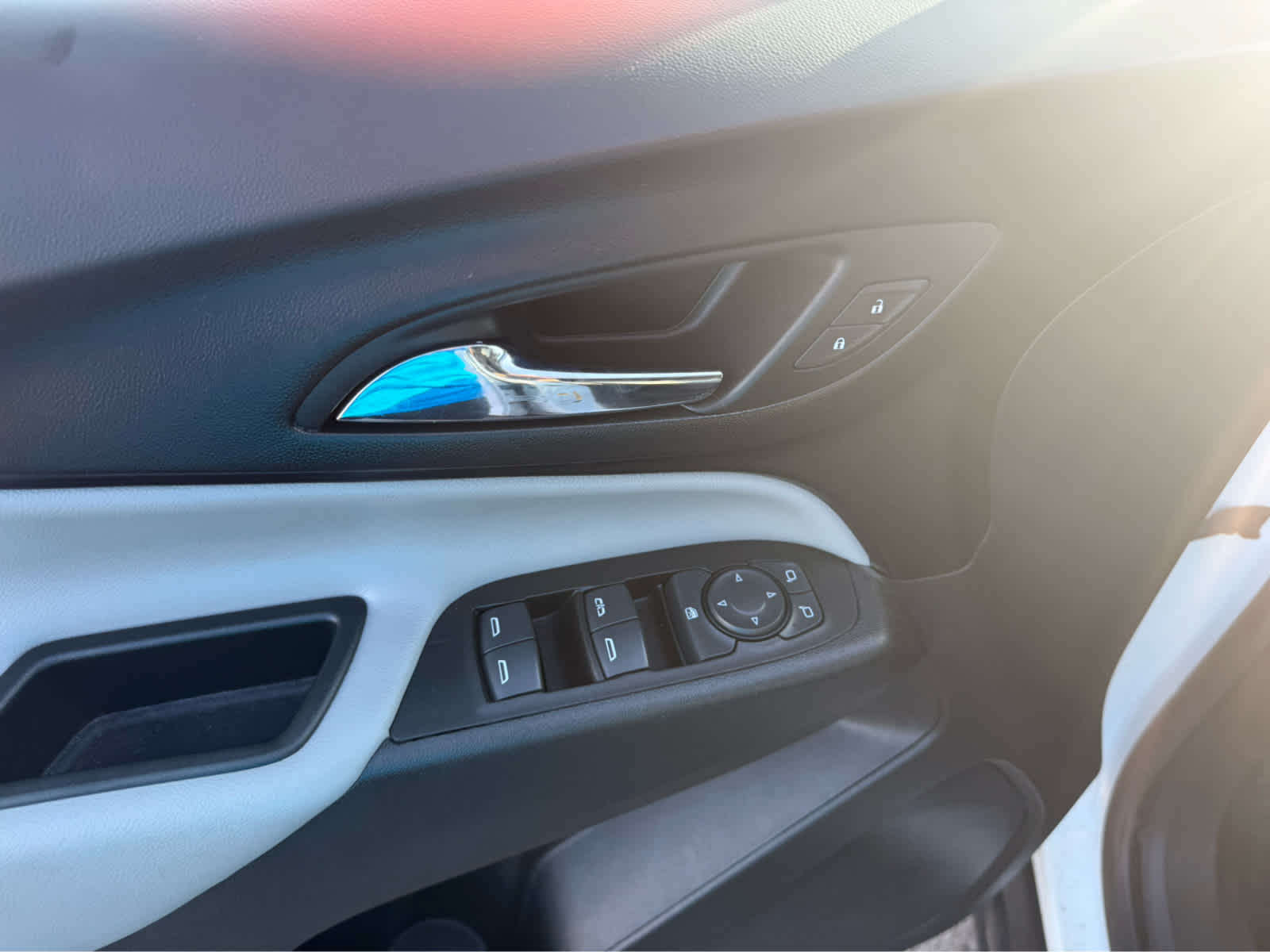 2022 Chevrolet Equinox LS - Summit White exterior view 7