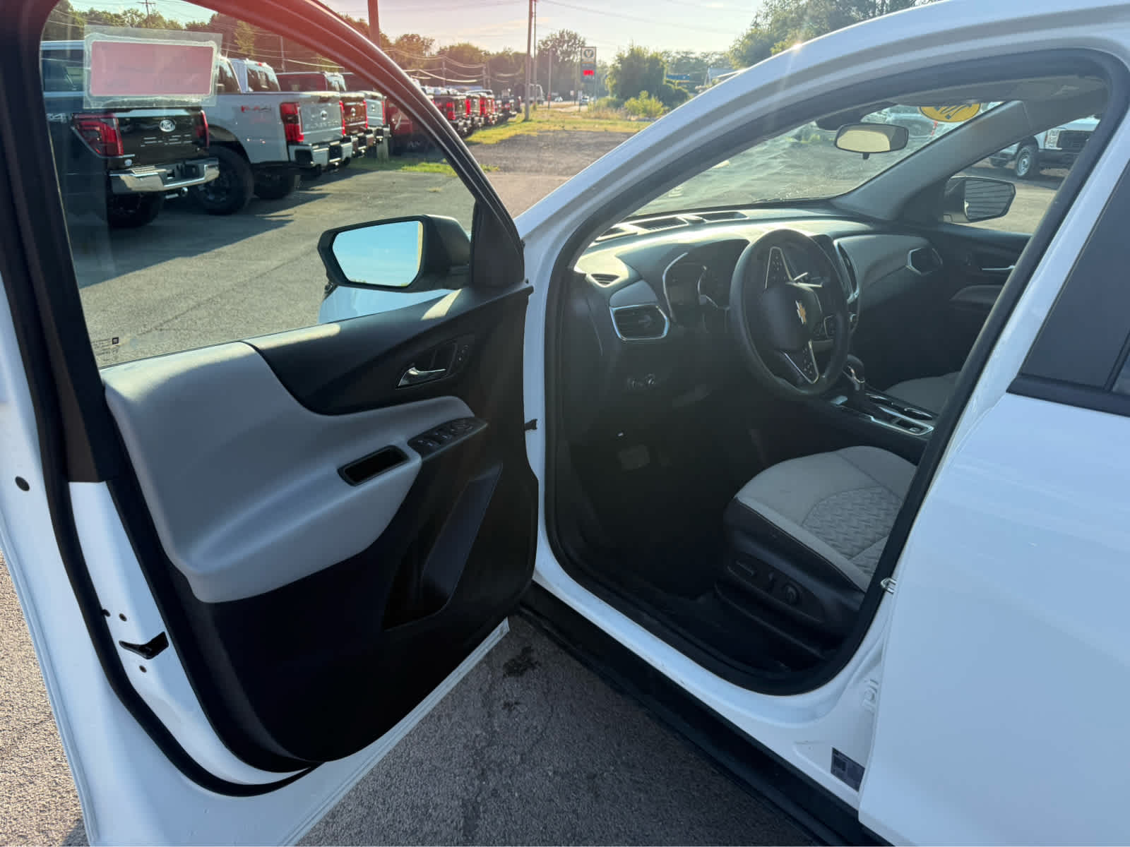 2022 Chevrolet Equinox LS - Summit White exterior view 6