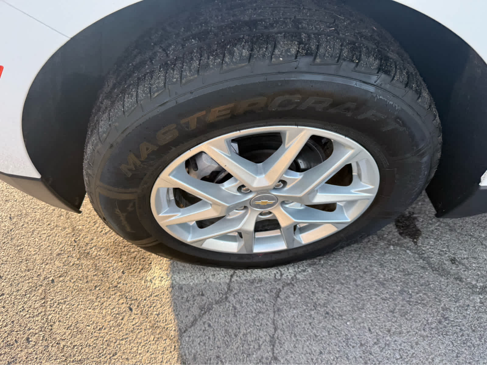 2022 Chevrolet Equinox LS - Summit White exterior view 4