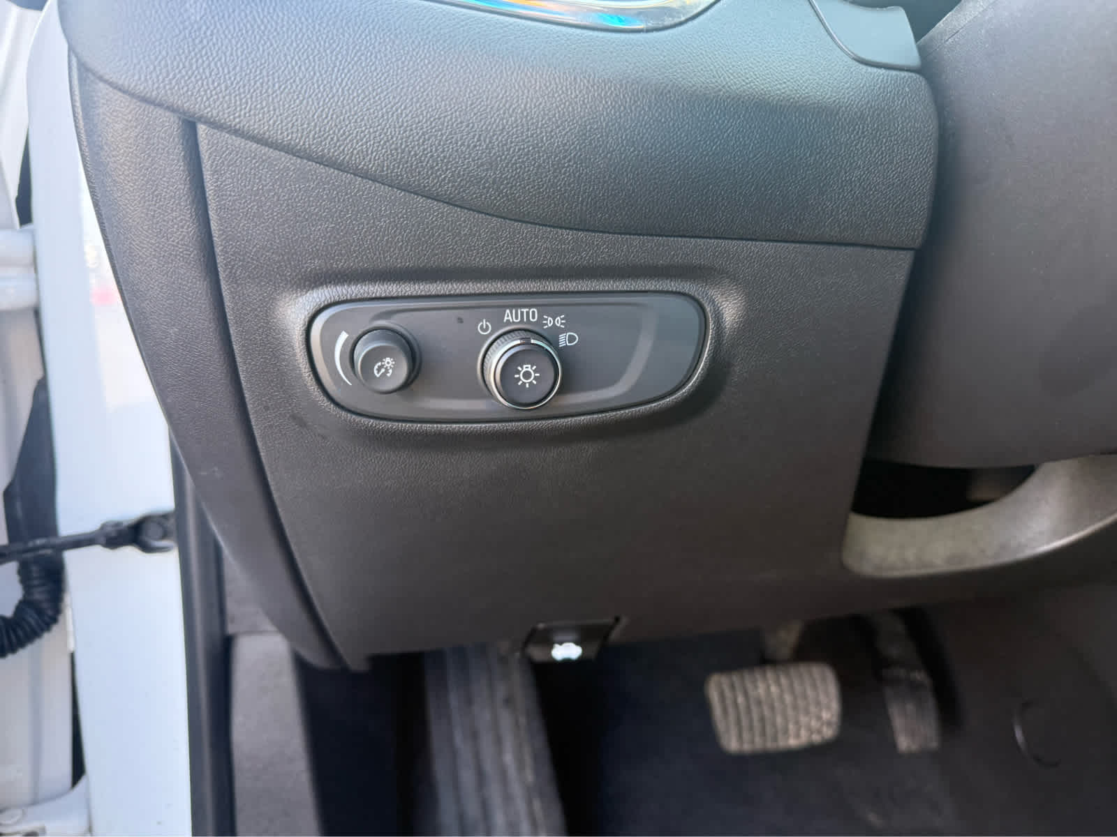 2022 Chevrolet Equinox LS - Summit White exterior view 11