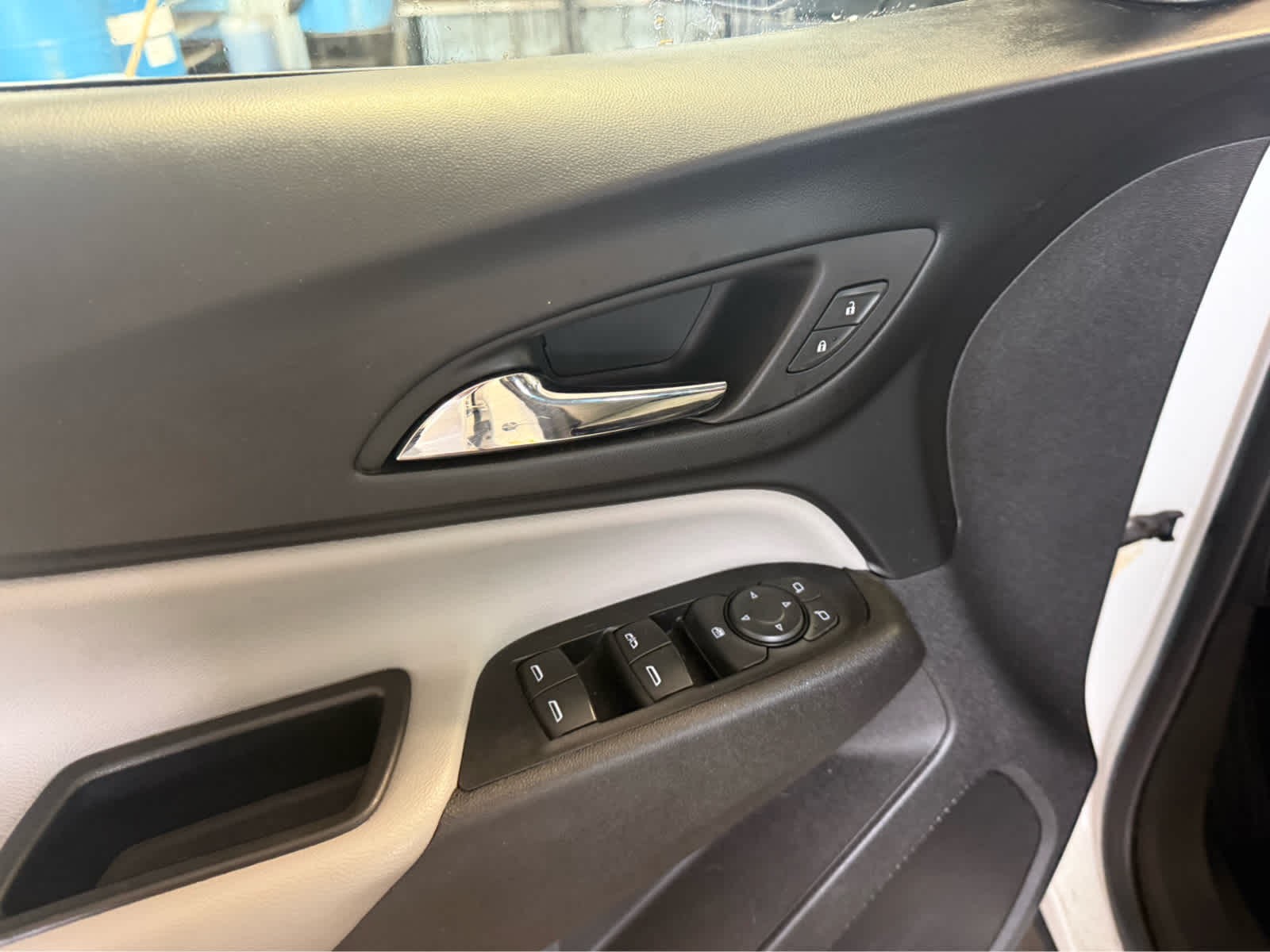 2019 Chevrolet Equinox LS - Summit White exterior view 7