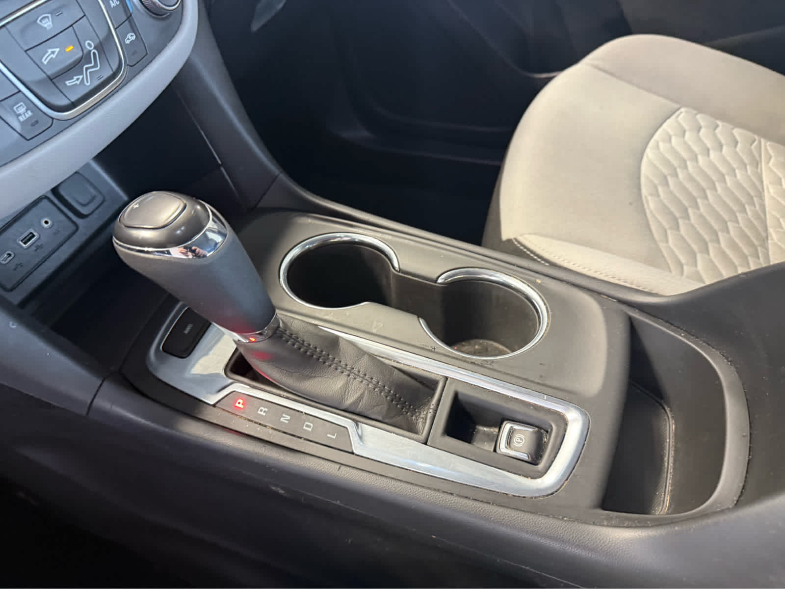 2019 Chevrolet Equinox LS - Summit White exterior view 14