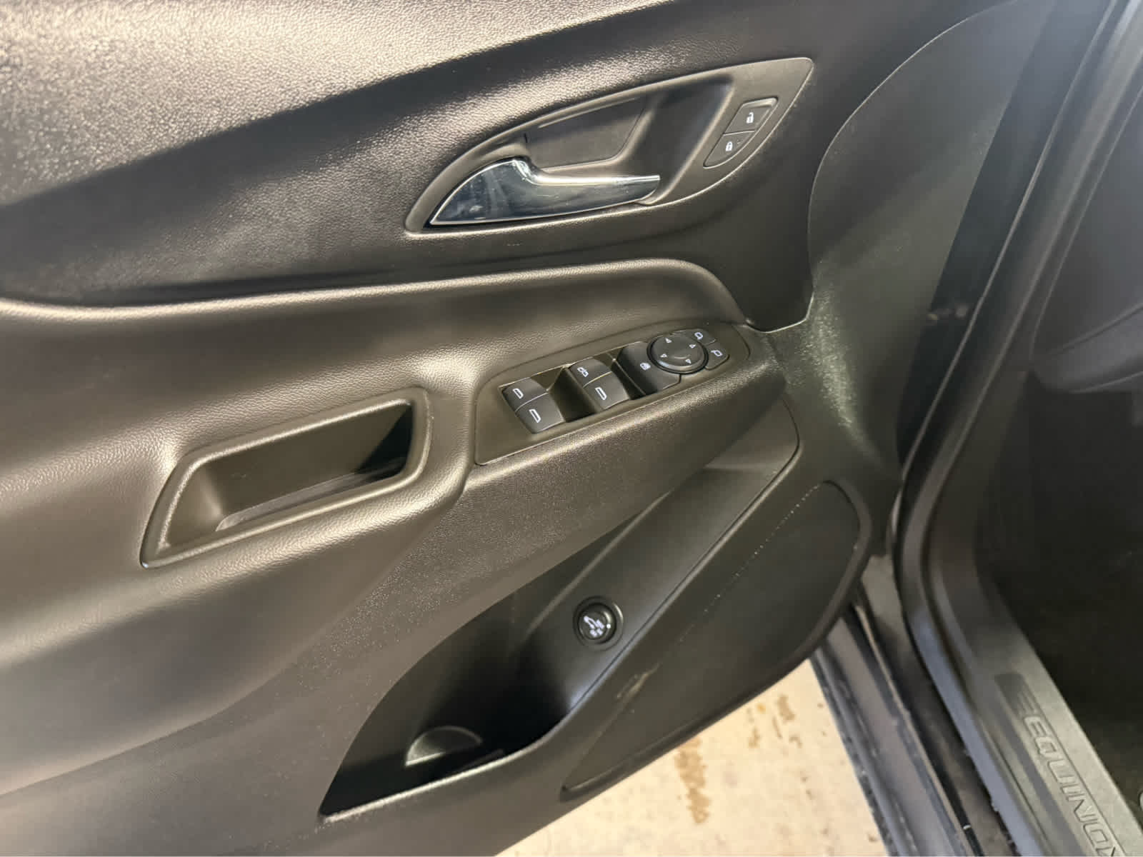 2024 Chevrolet Equinox LT - Mosaic Black Metallic exterior view 6