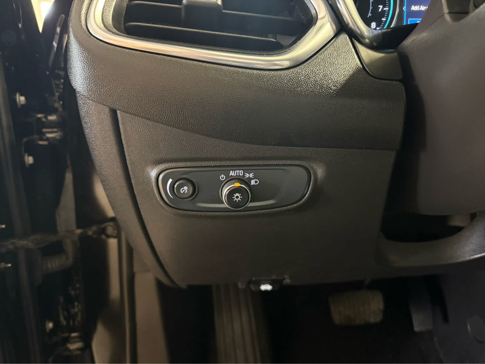 2024 Chevrolet Equinox LT - Mosaic Black Metallic exterior view 10