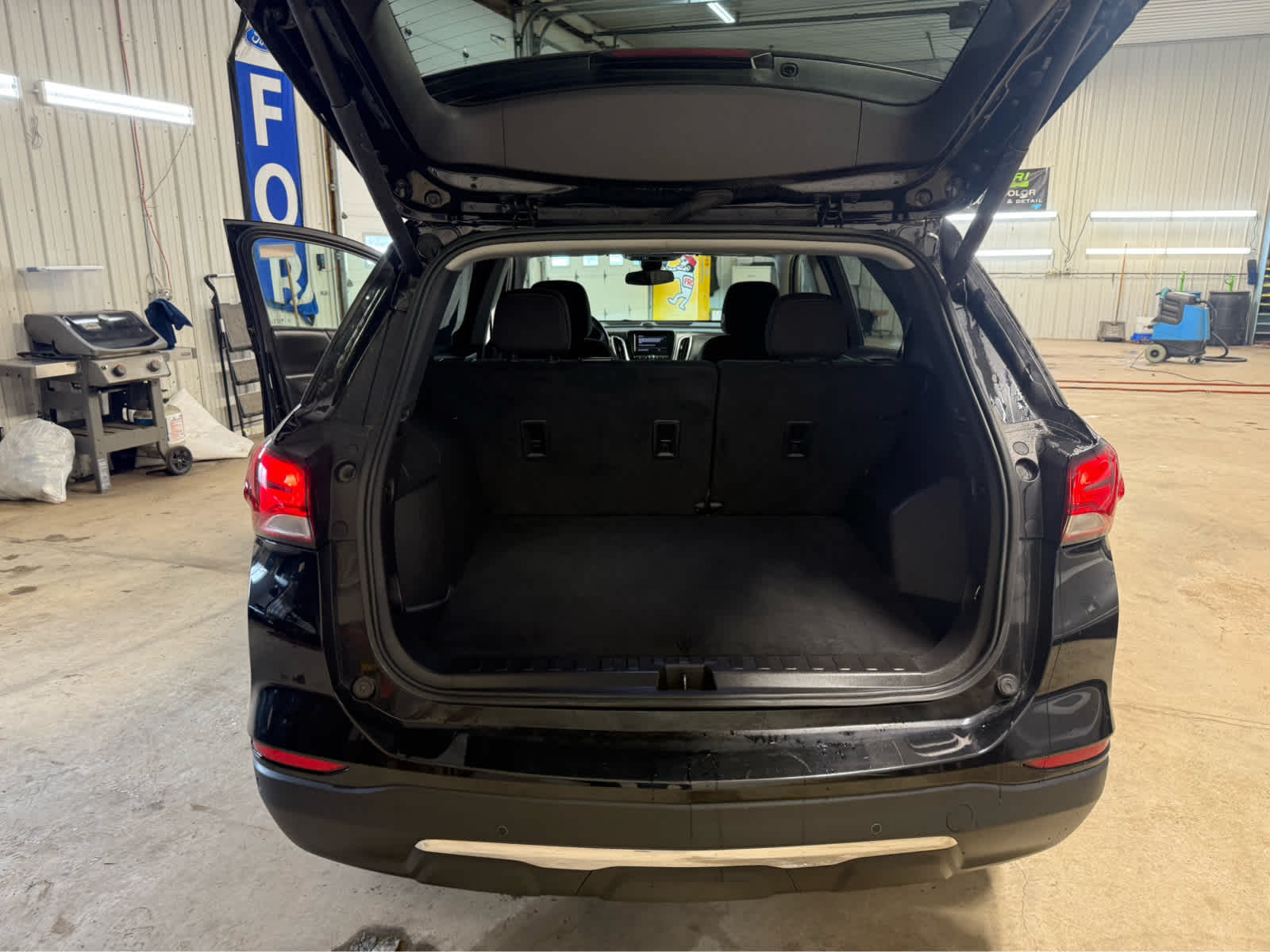 2024 Chevrolet Equinox LT - Mosaic Black Metallic exterior view 17