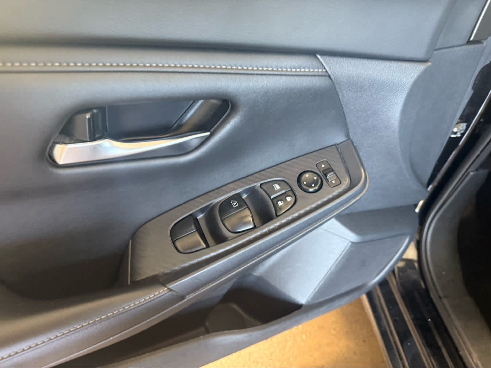 2024 Nissan Sentra SV - Super Black exterior view 7