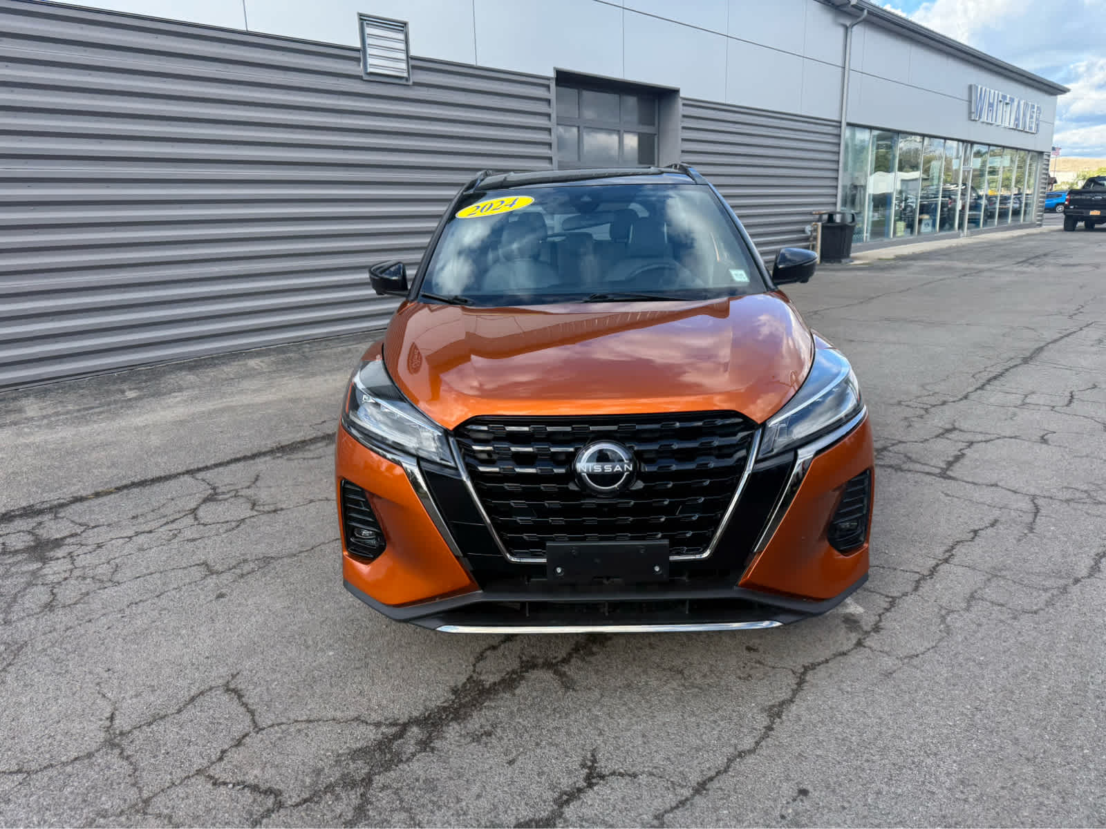 2024 Nissan Kicks SR - Monarch Orange Metallic/Super Black exterior view 3