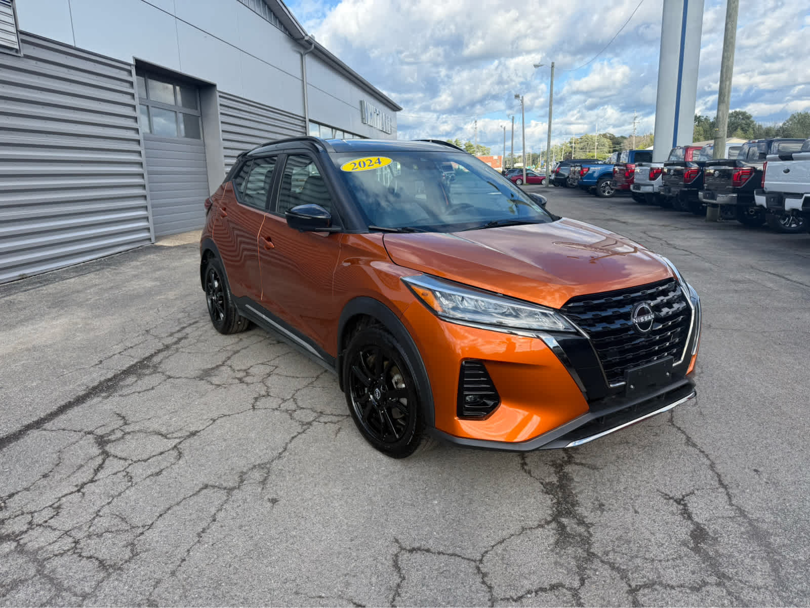 2024 Nissan Kicks SR - Monarch Orange Metallic/Super Black exterior view 2