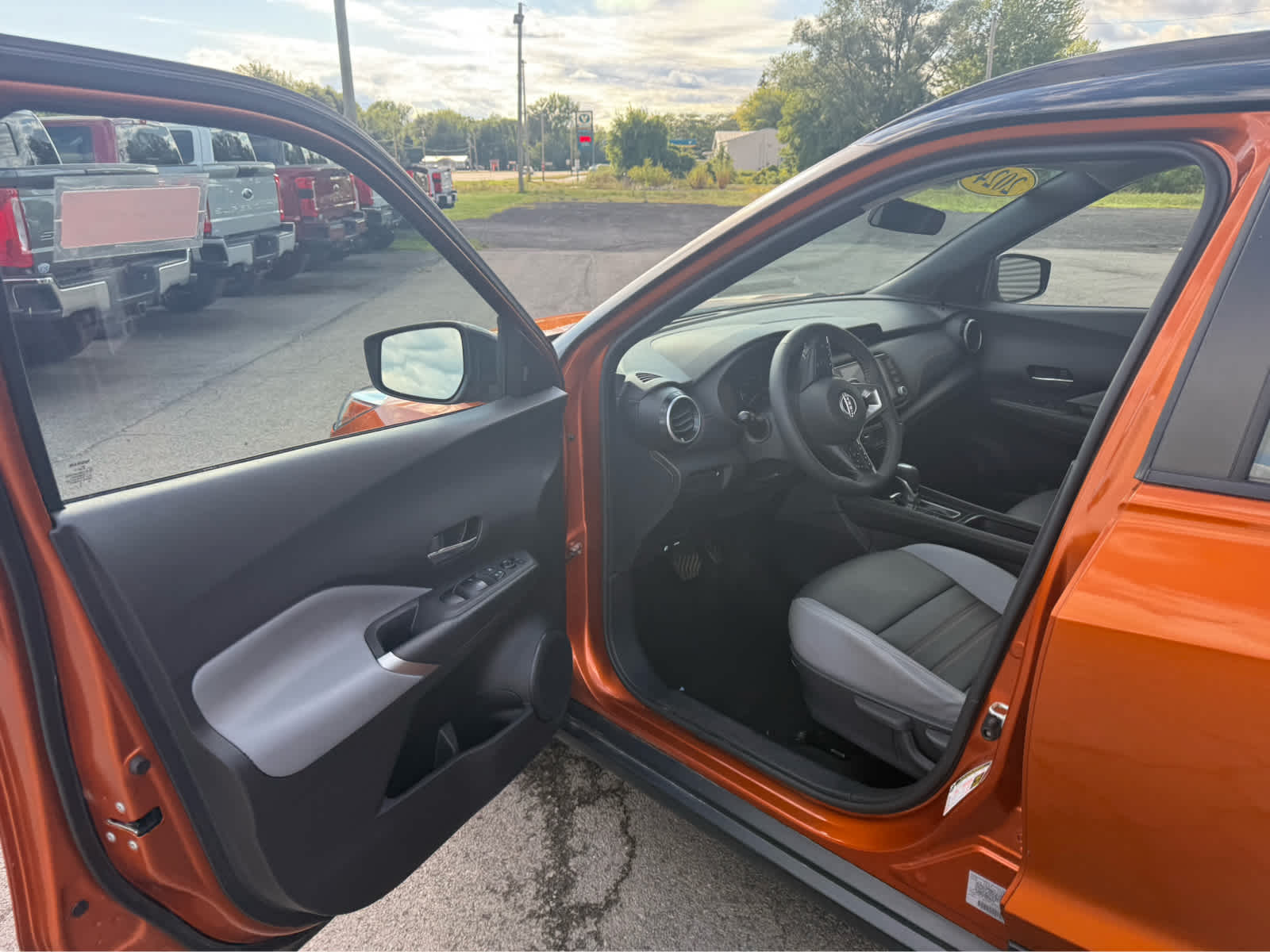 2024 Nissan Kicks SR - Monarch Orange Metallic/Super Black exterior view 6