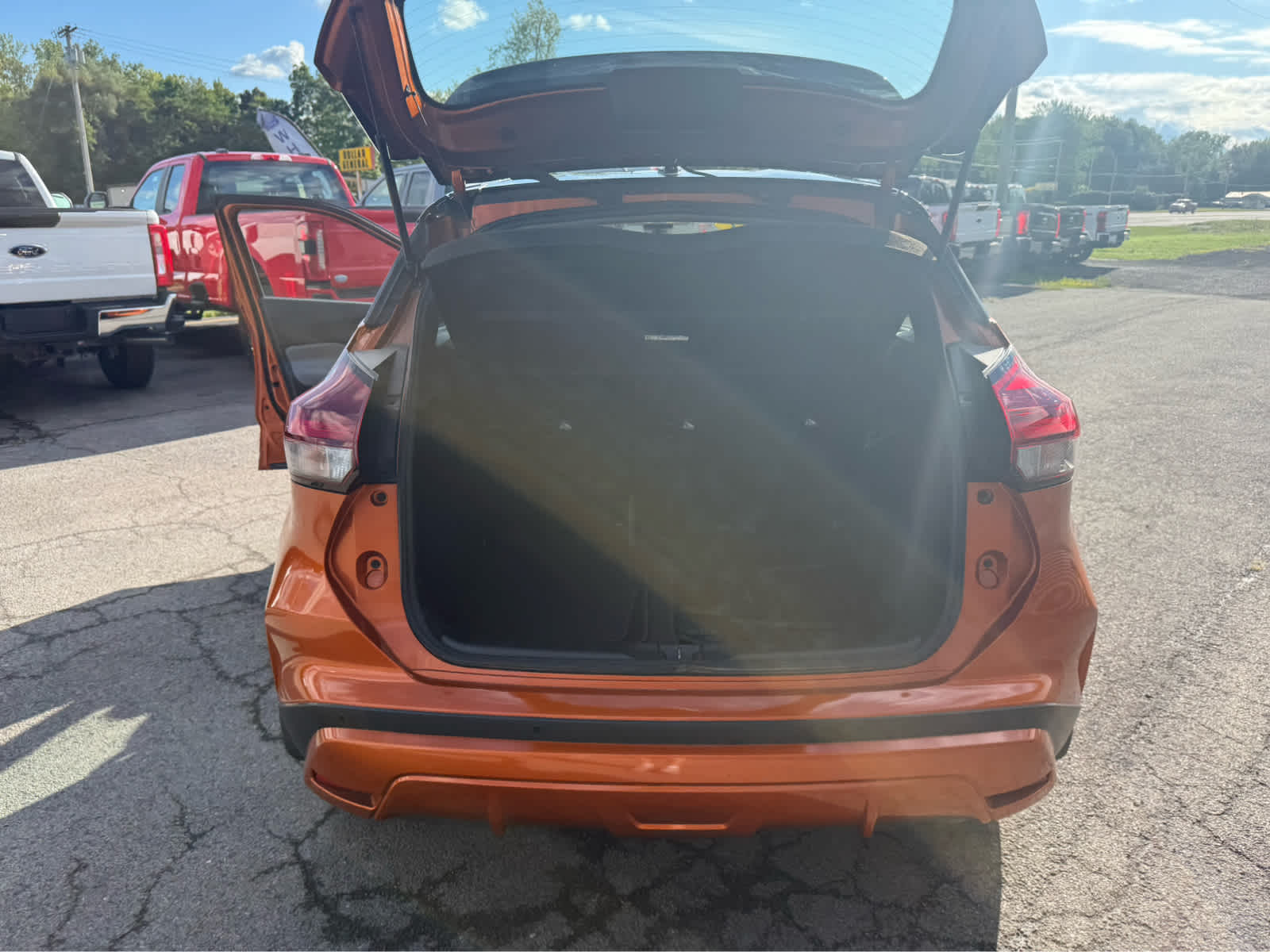 2024 Nissan Kicks SR - Monarch Orange Metallic/Super Black exterior view 14