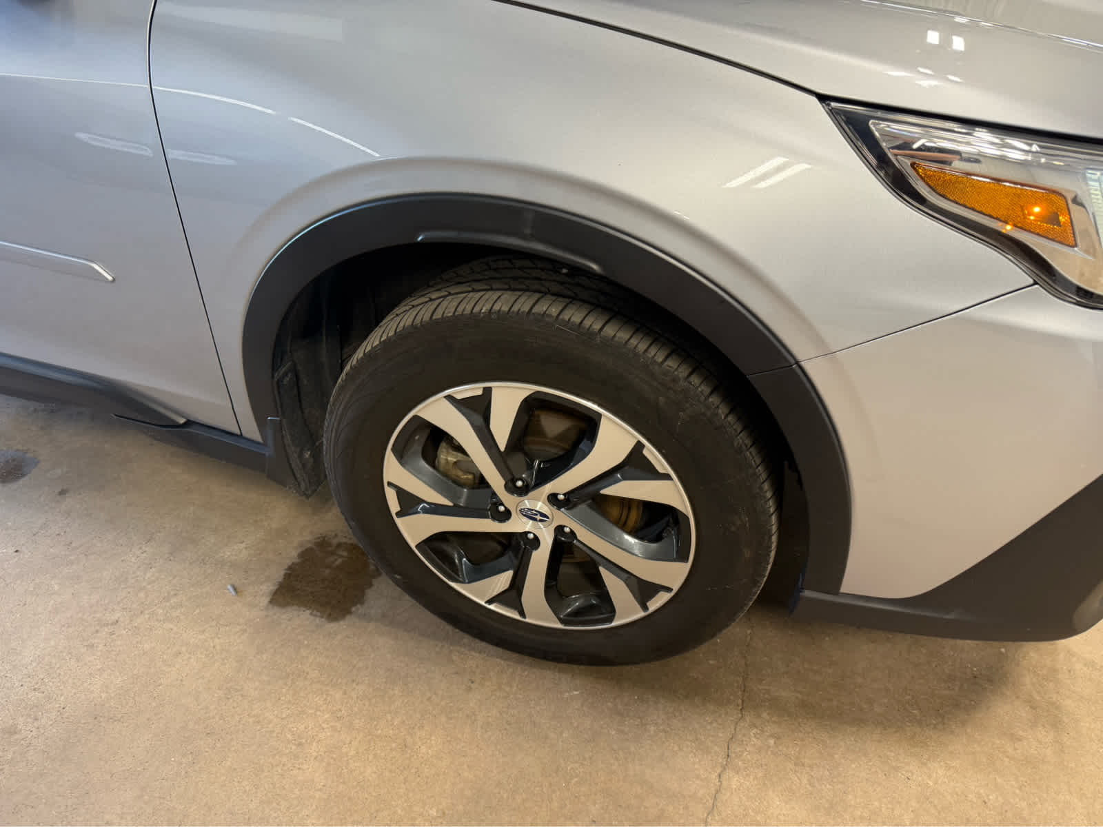 2020 Subaru Outback Limited - Ice Silver Metallic exterior view 4