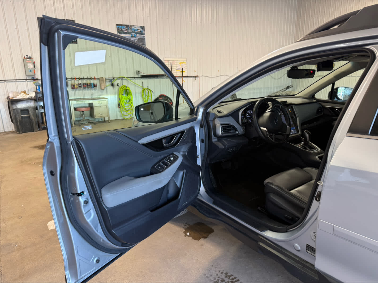 2020 Subaru Outback Limited - Ice Silver Metallic exterior view 6