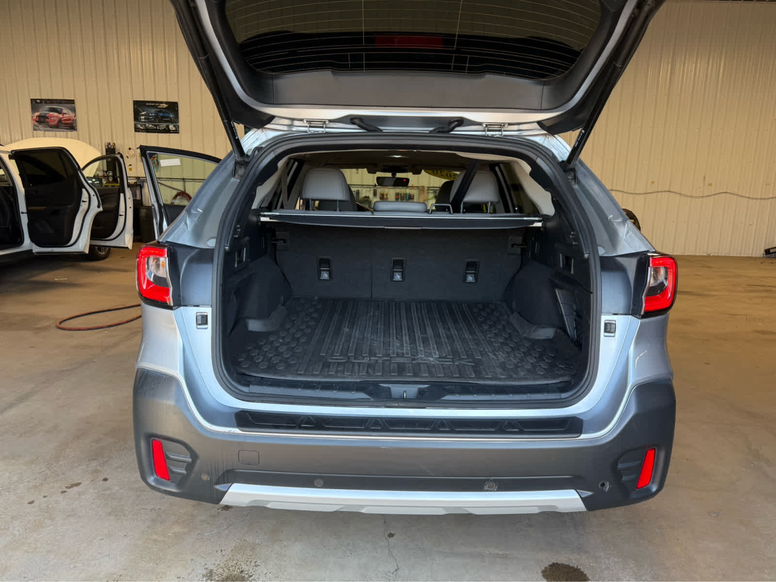 2020 Subaru Outback Limited - Ice Silver Metallic exterior view 19