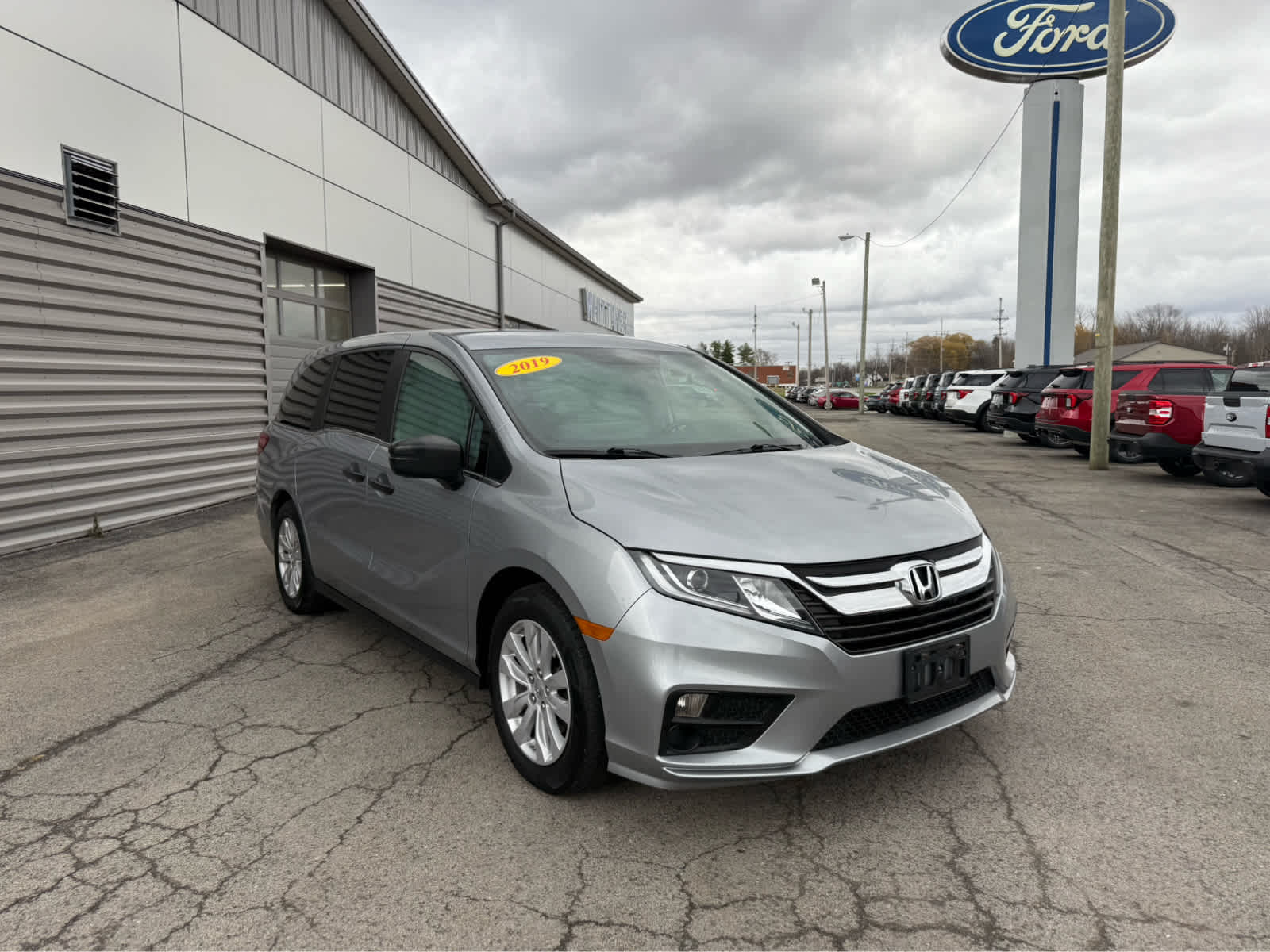 2019 Honda Odyssey LX - Lunar Silver Metallic exterior view 2