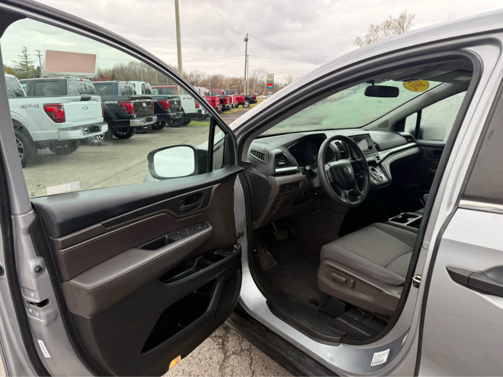 2019 Honda Odyssey LX - Lunar Silver Metallic exterior view 6