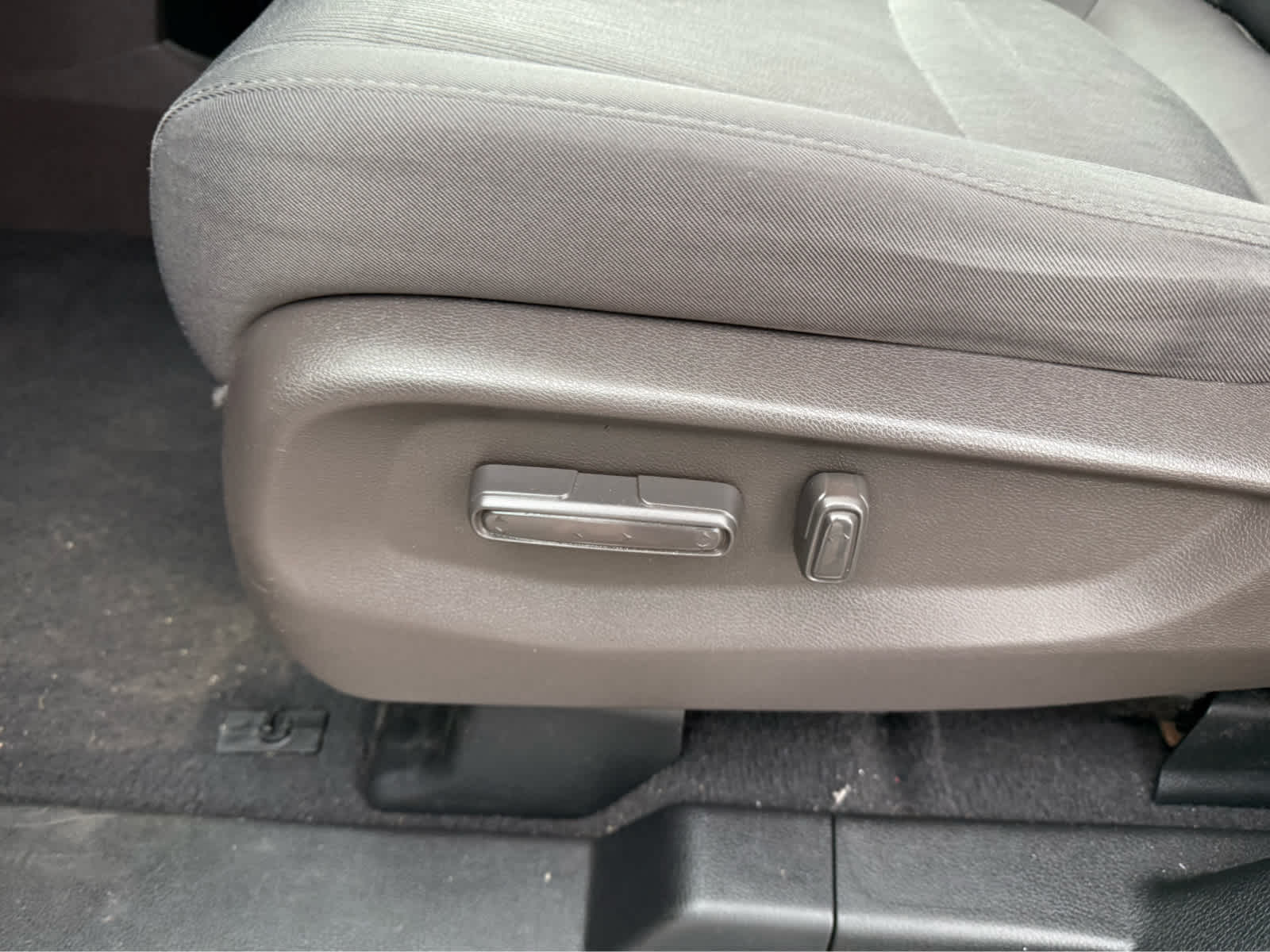 2019 Honda Odyssey LX - Lunar Silver Metallic exterior view 8