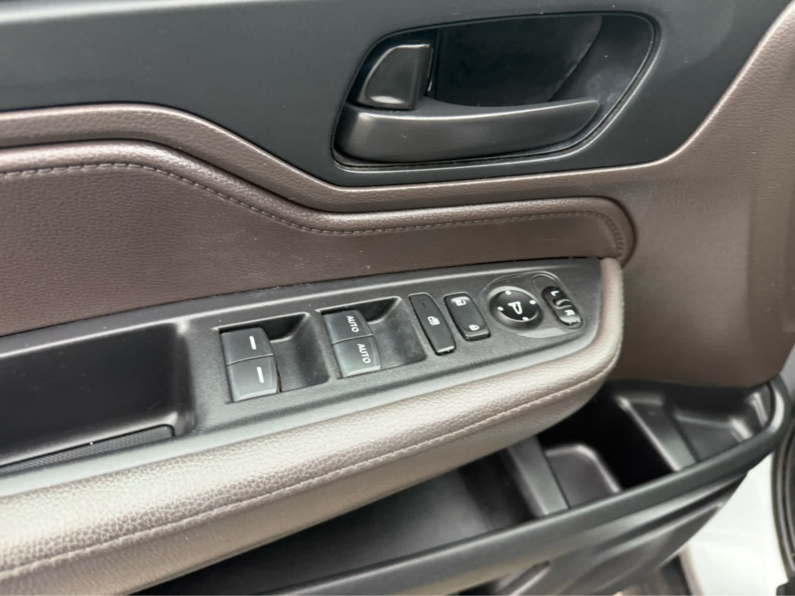 2019 Honda Odyssey LX - Lunar Silver Metallic exterior view 7