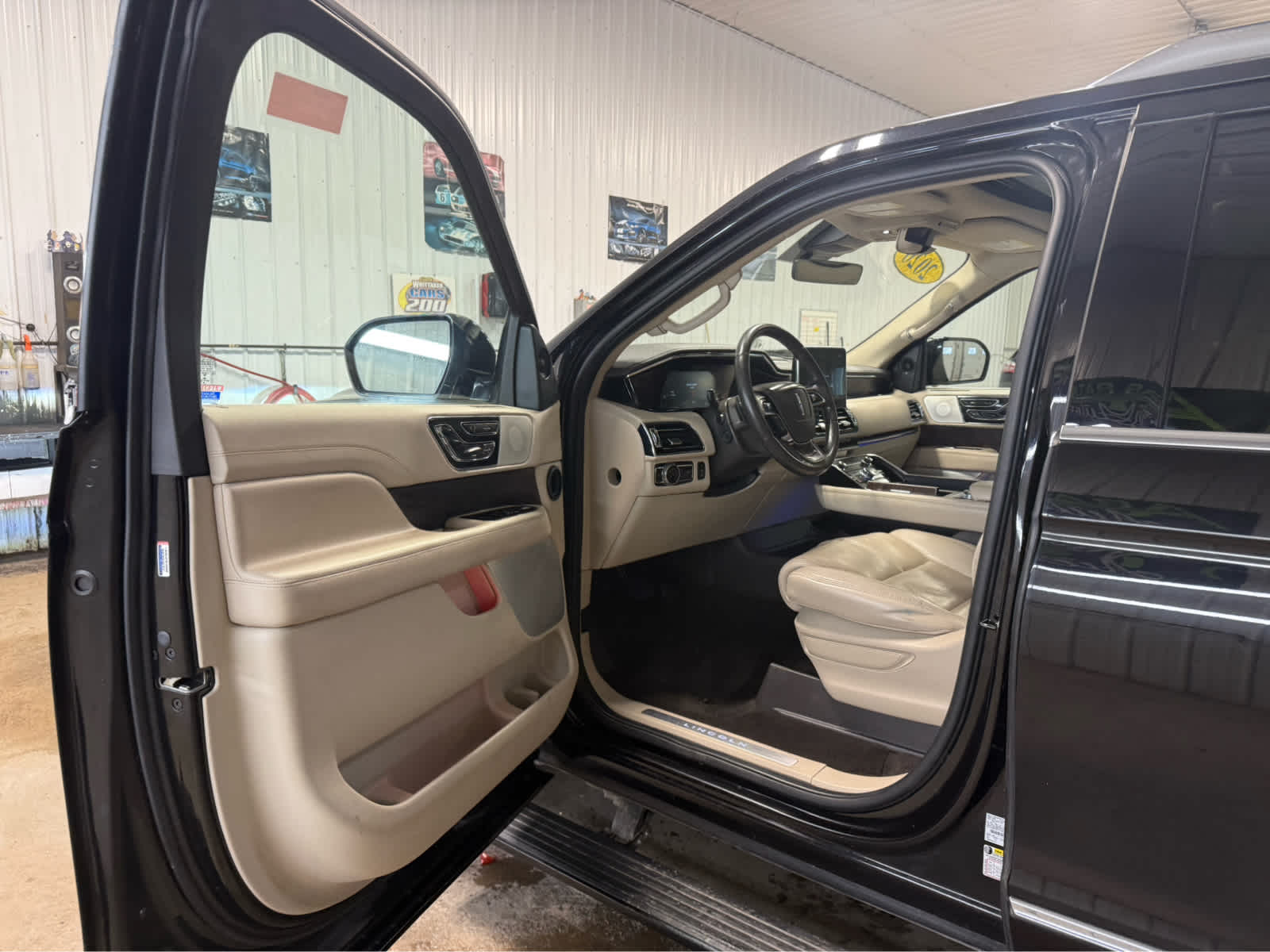 2020 Lincoln Navigator Reserve - Infinite Black exterior view 6