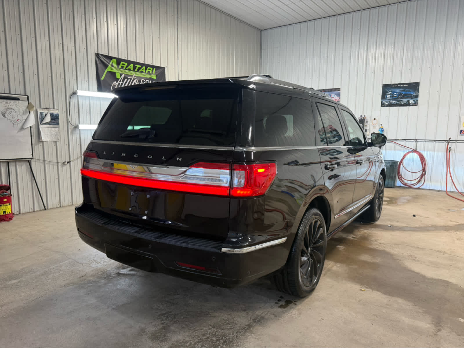 2020 Lincoln Navigator Reserve - Infinite Black exterior view 5