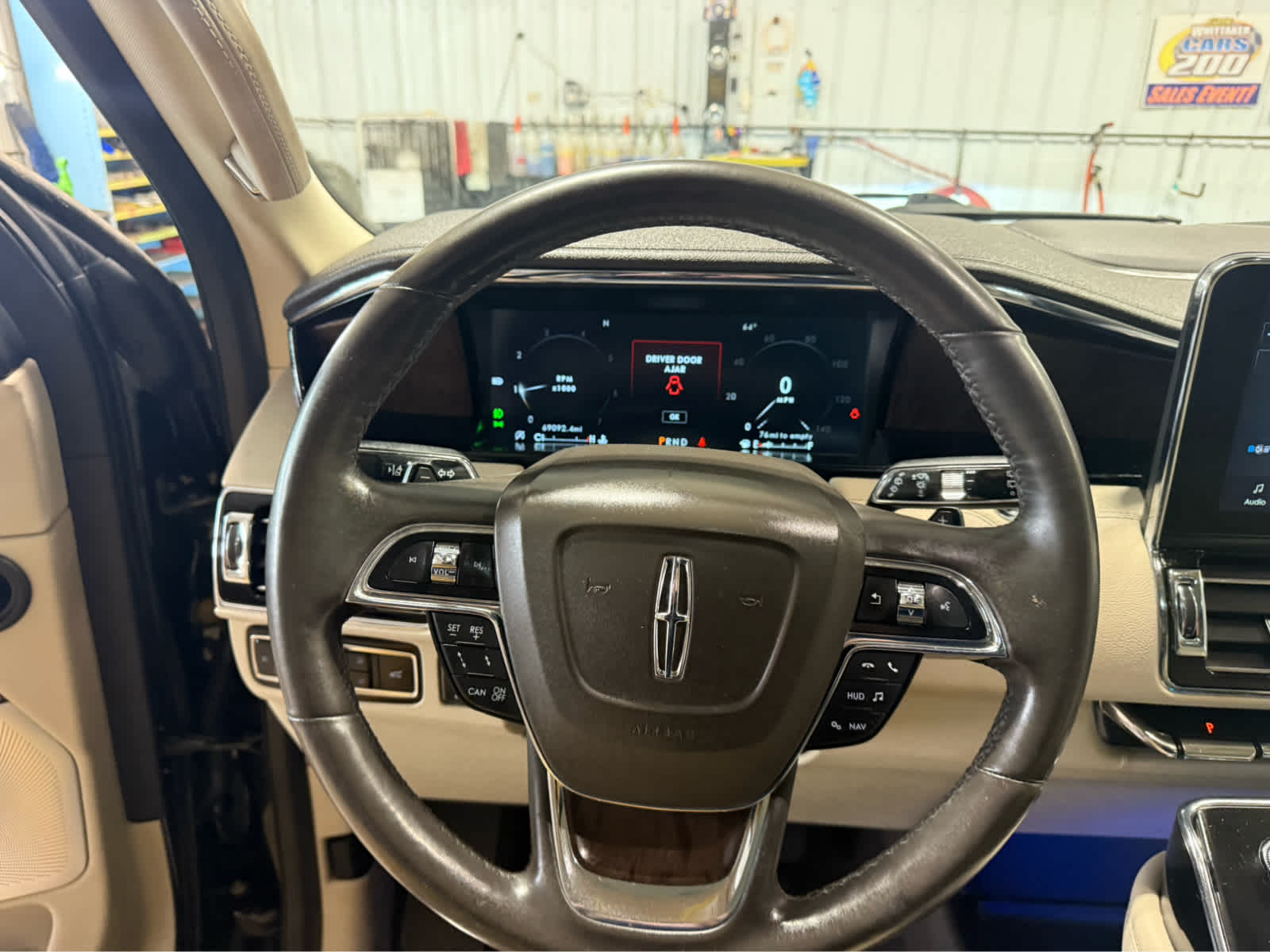 2020 Lincoln Navigator Reserve - Infinite Black exterior view 8