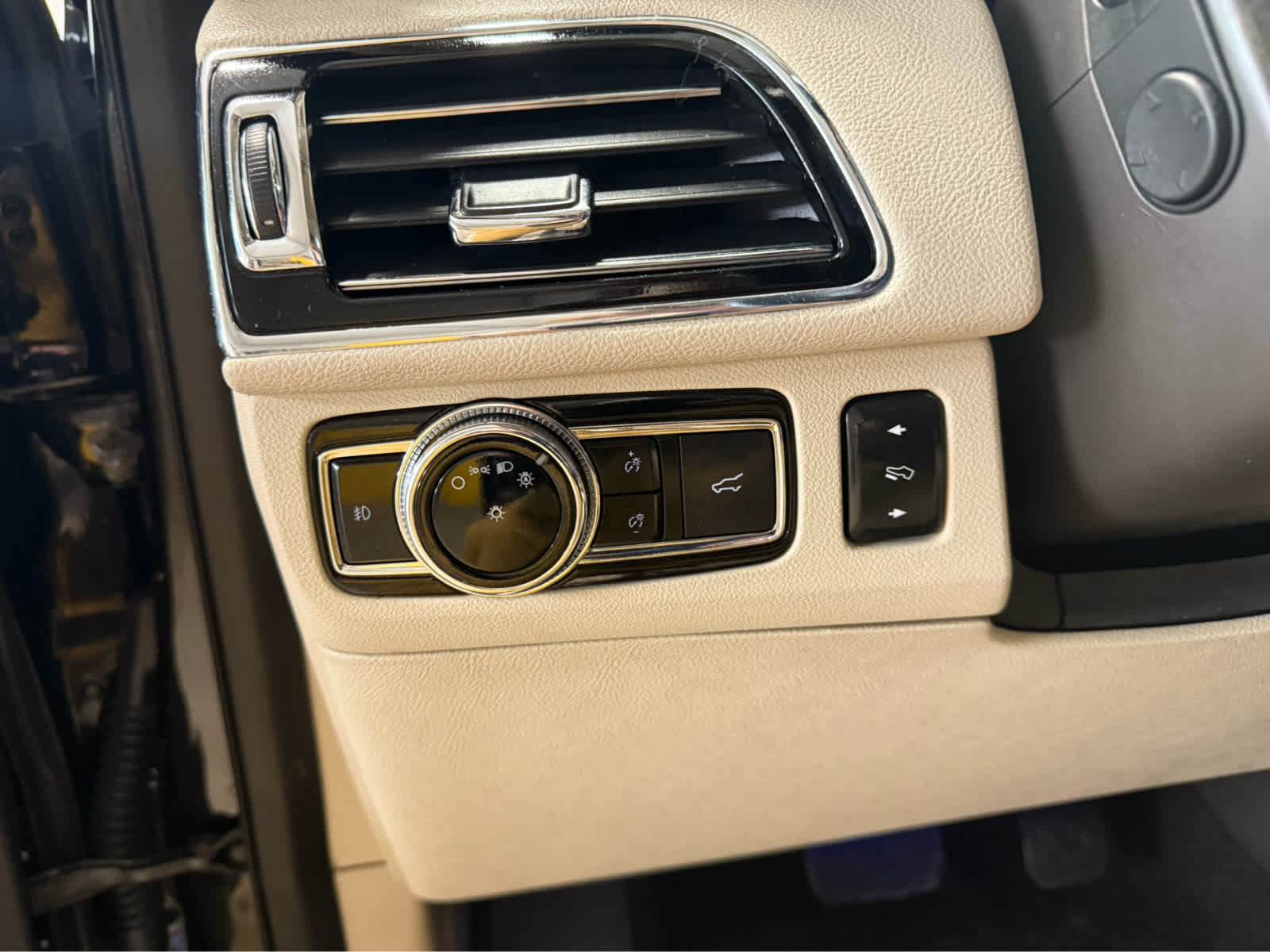 2020 Lincoln Navigator Reserve - Infinite Black exterior view 10