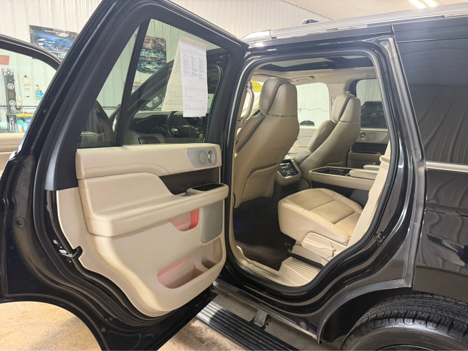 2020 Lincoln Navigator Reserve - Infinite Black exterior view 16