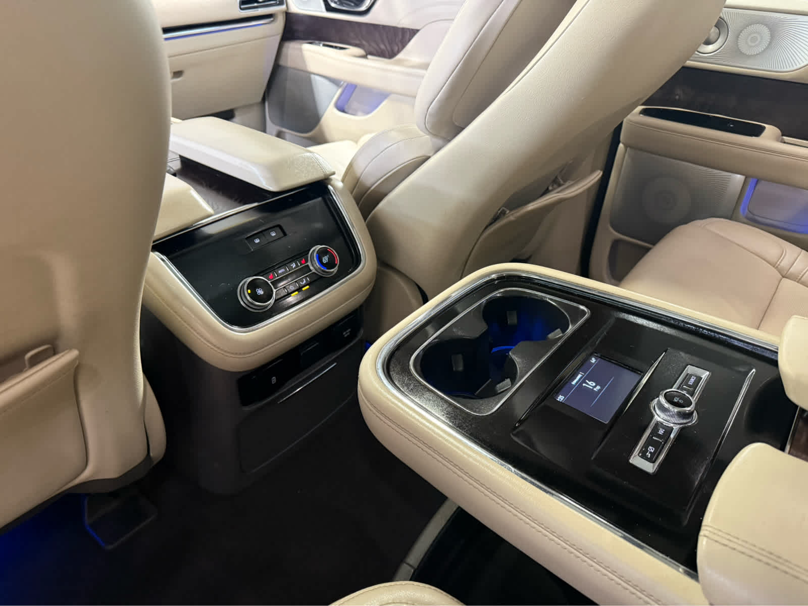 2020 Lincoln Navigator Reserve - Infinite Black exterior view 17