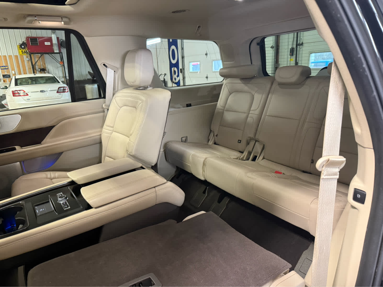 2020 Lincoln Navigator Reserve - Infinite Black exterior view 18