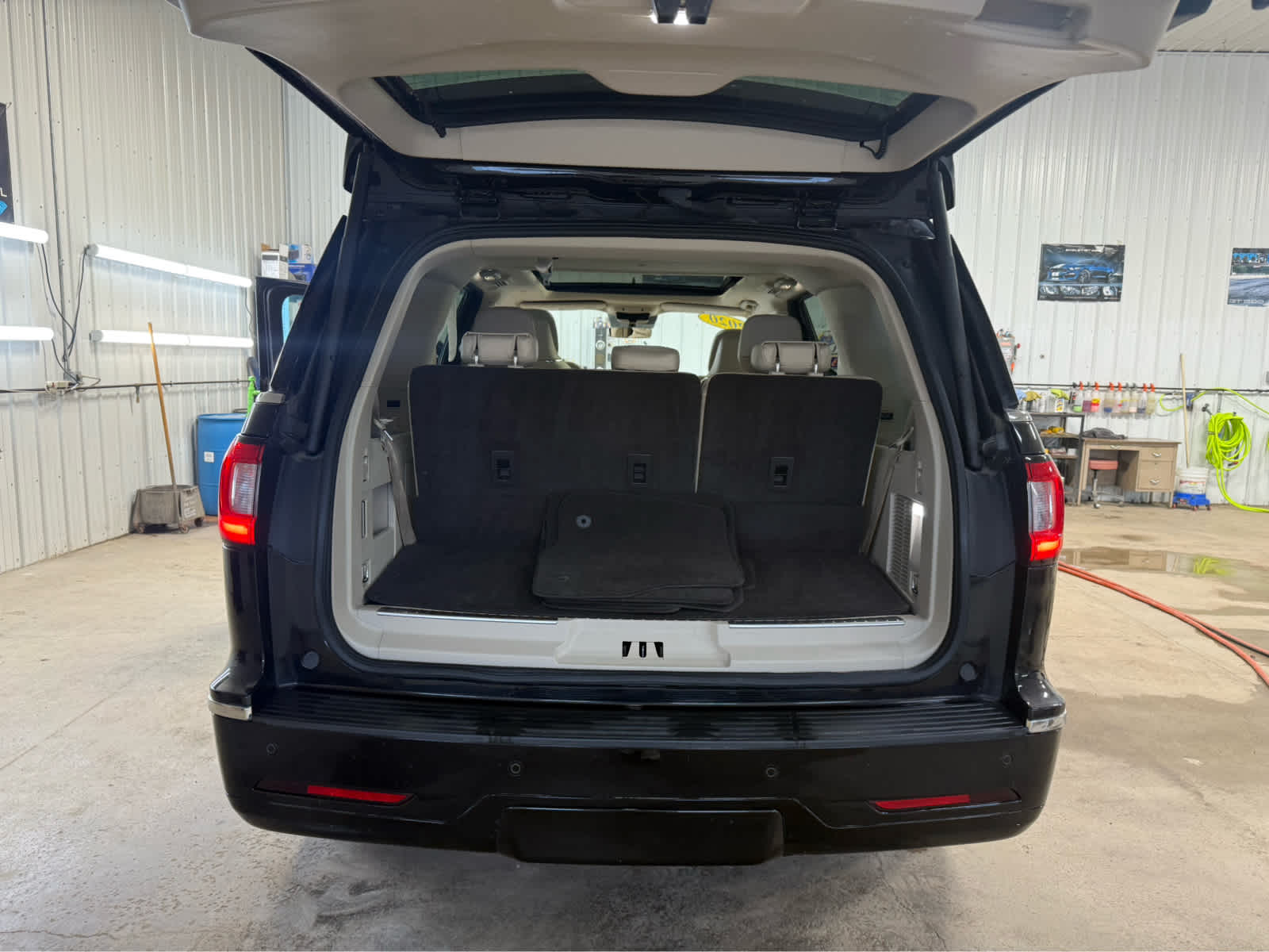 2020 Lincoln Navigator Reserve - Infinite Black exterior view 19