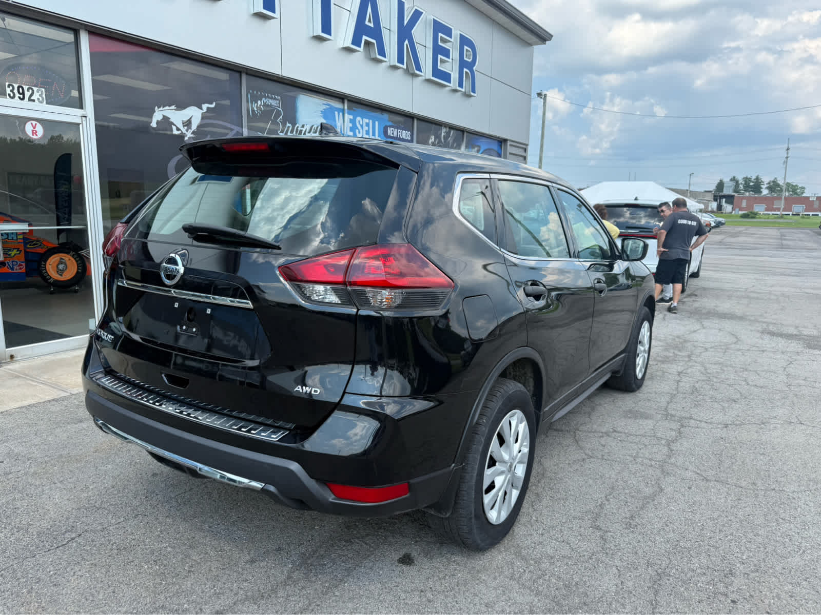 2020 Nissan Rogue S - Magnetic Black Pearl exterior view 5