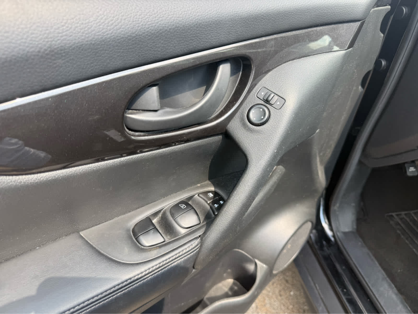 2020 Nissan Rogue S - Magnetic Black Pearl exterior view 7