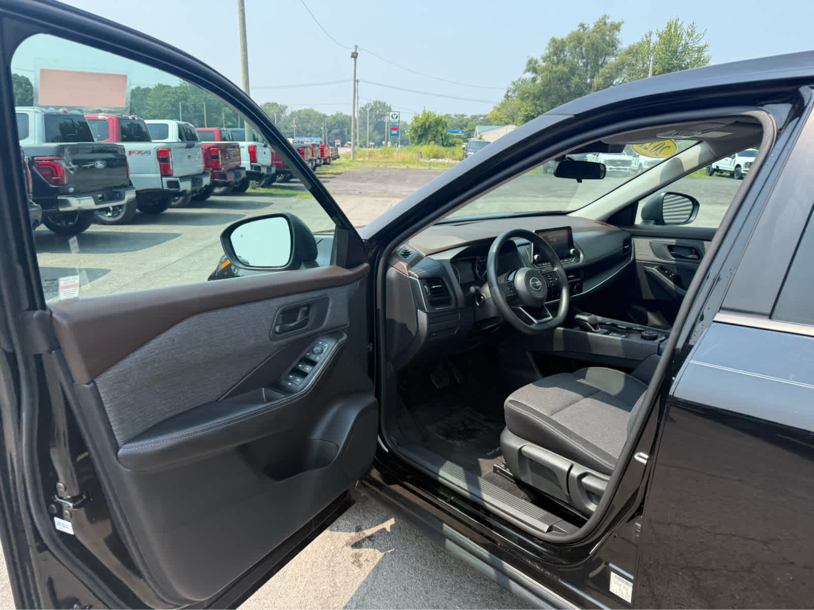 2021 Nissan Rogue S - Super Black exterior view 6