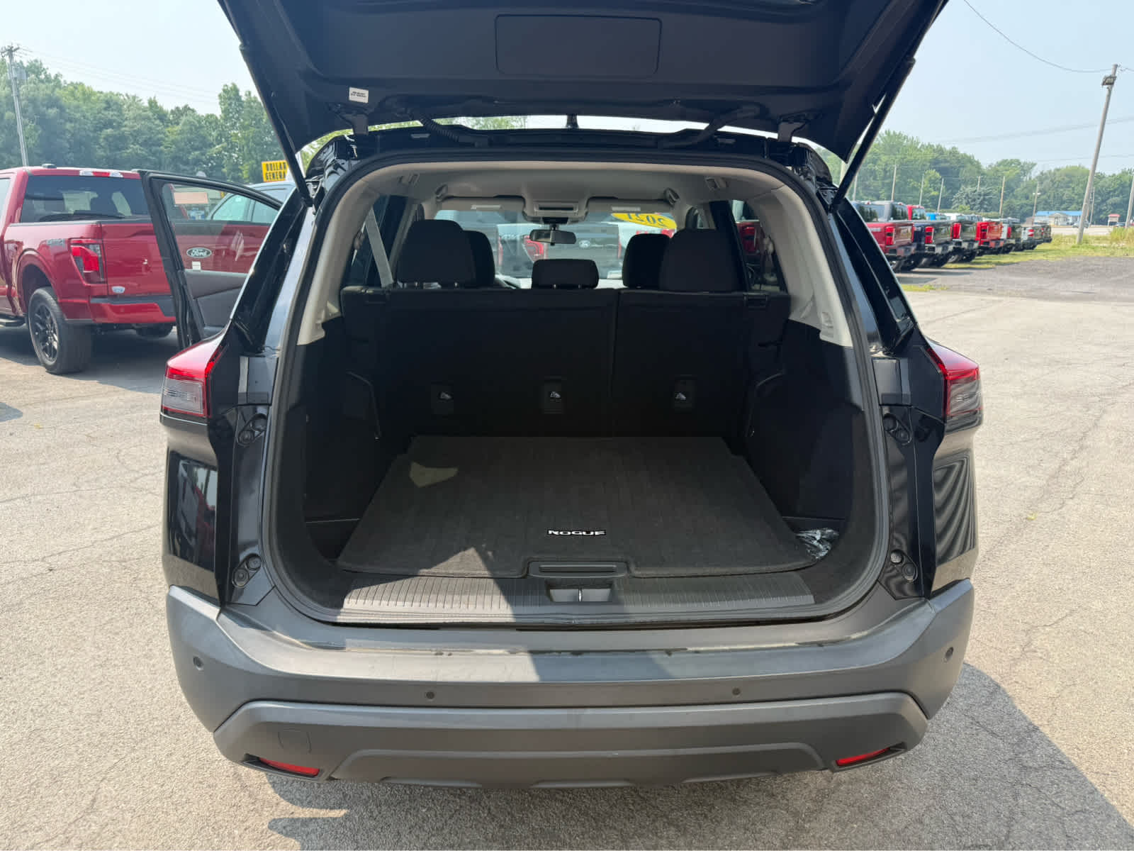 2021 Nissan Rogue S - Super Black exterior view 14