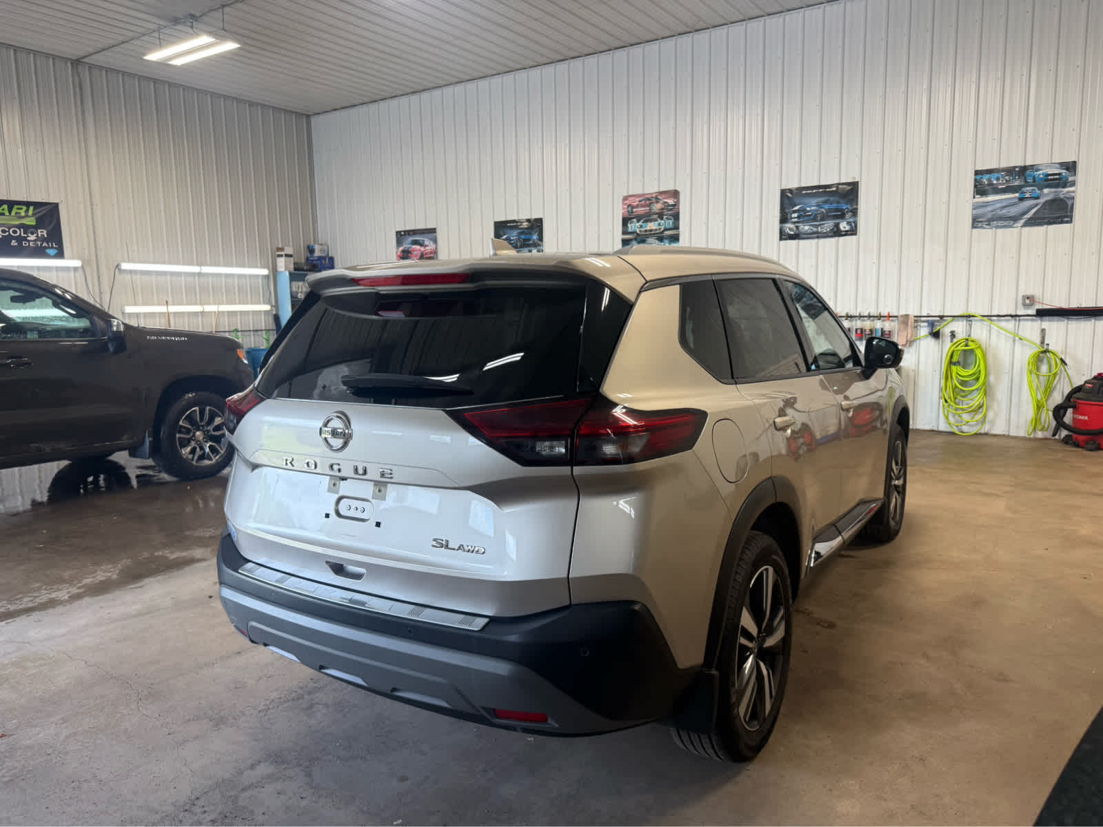 2021 Nissan Rogue SL - Champagne Silver Metallic exterior view 5