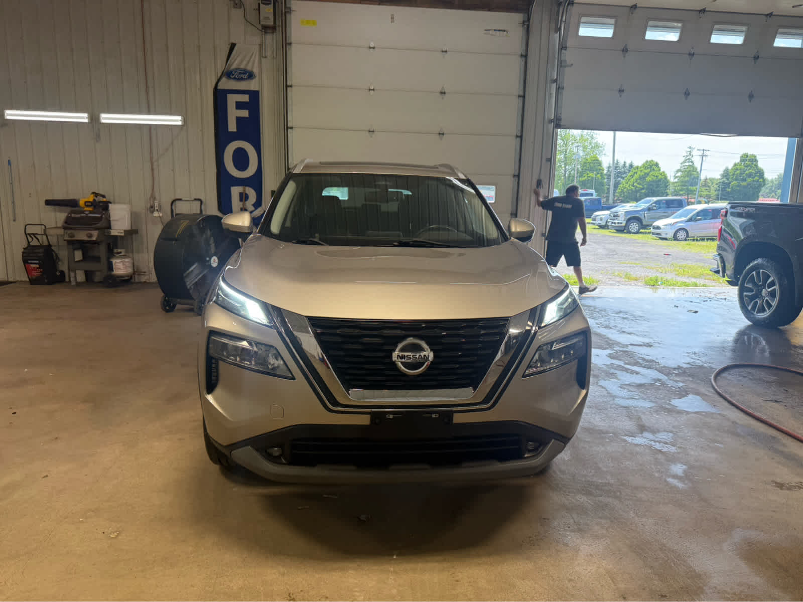 2021 Nissan Rogue SL - Champagne Silver Metallic exterior view 3