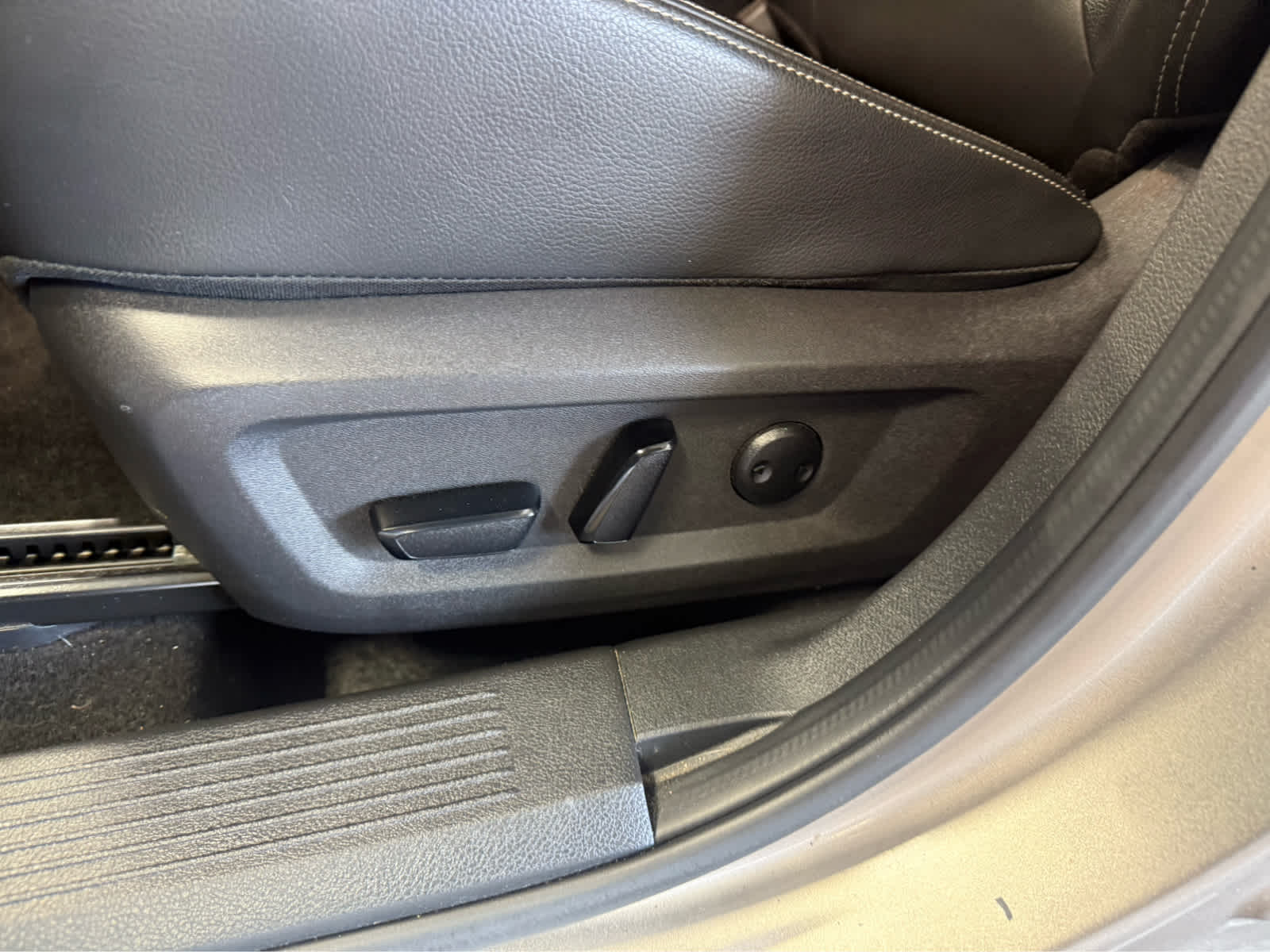 2021 Nissan Rogue SL - Champagne Silver Metallic exterior view 8
