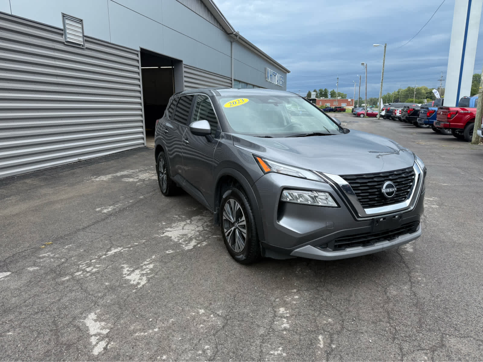 2023 Nissan Rogue SV - Gun Metallic exterior view 2