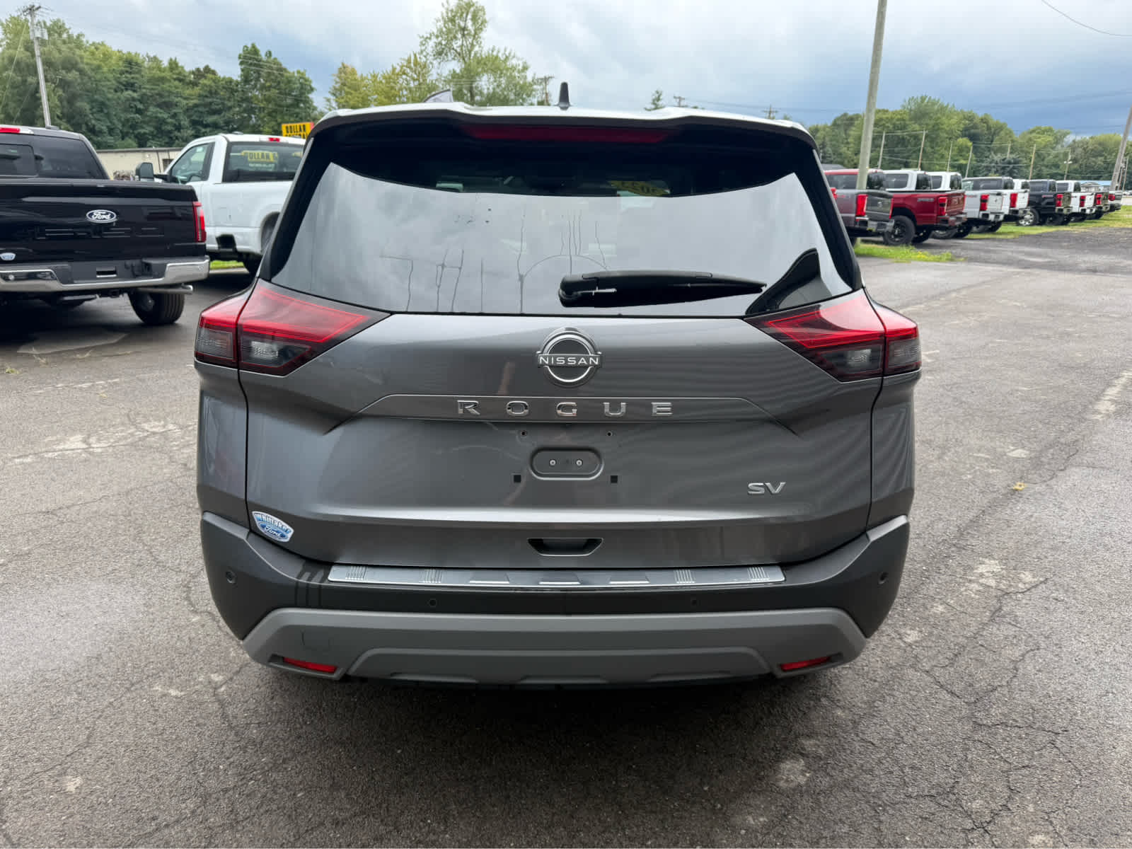 2023 Nissan Rogue SV - Gun Metallic exterior view 5