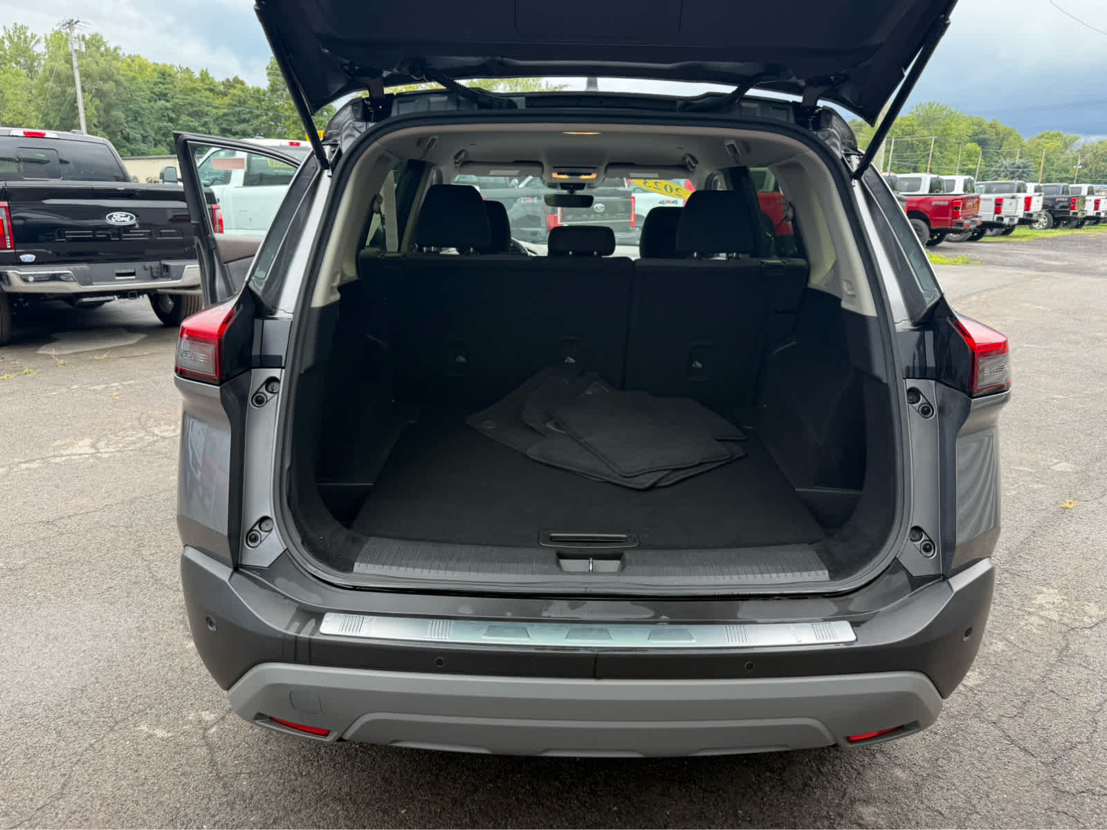 2023 Nissan Rogue SV - Gun Metallic exterior view 19