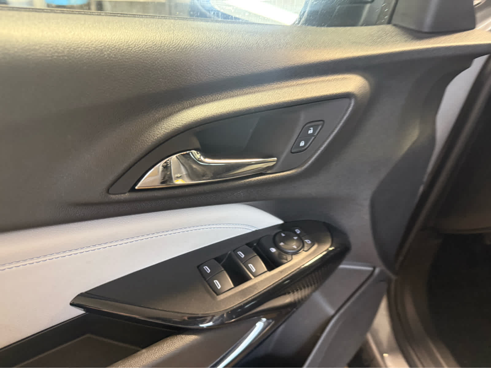2025 Chevrolet Trax LT - Sterling Gray Metallic exterior view 7