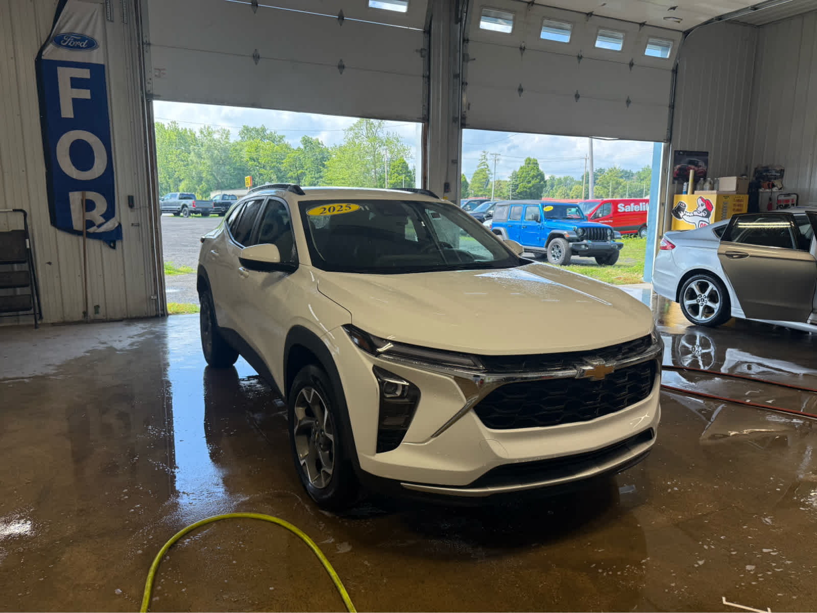 2025 Chevrolet Trax LT - Summit White exterior view 2