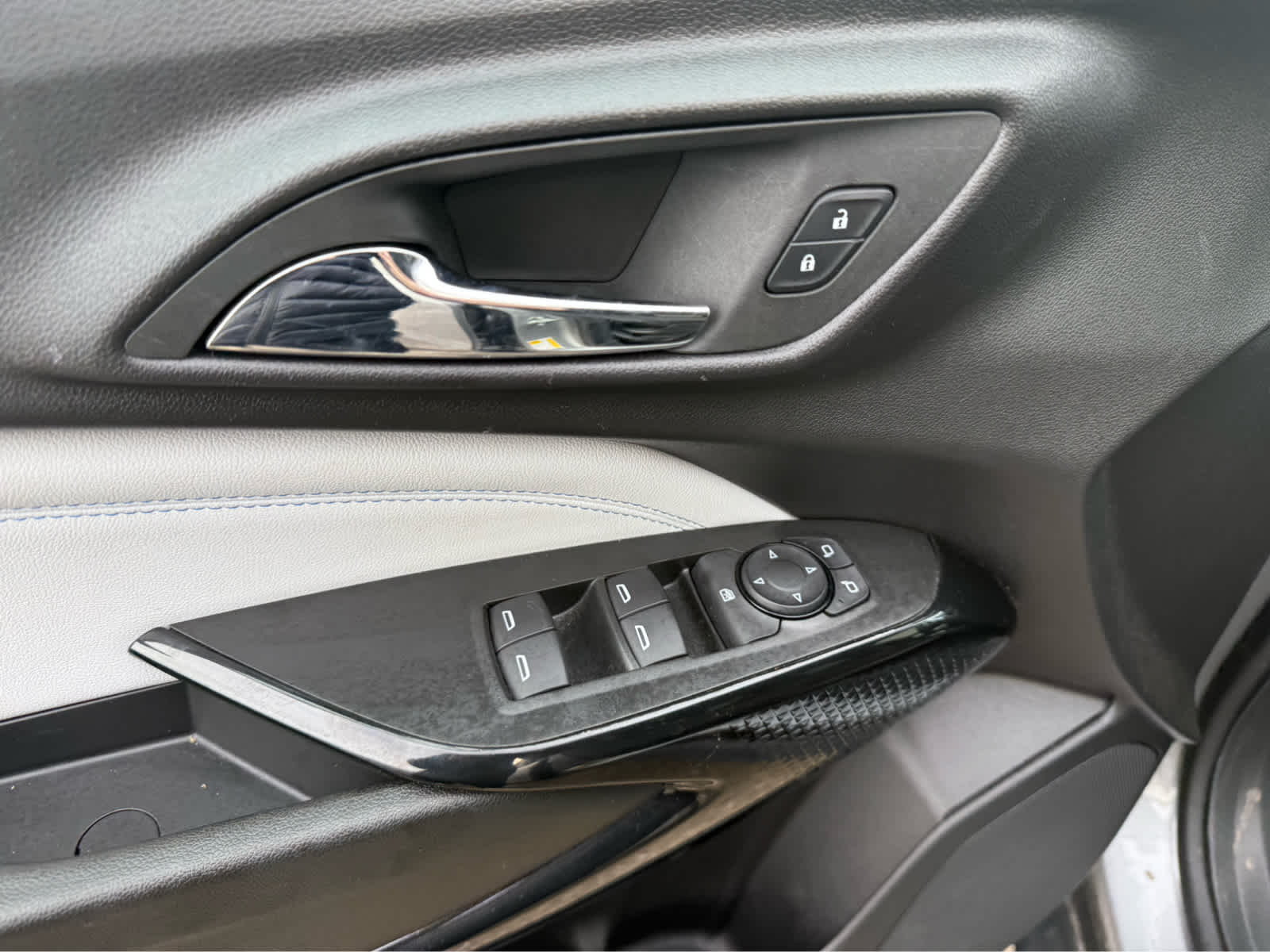 2025 Chevrolet Trax LT - Sterling Gray Metallic exterior view 7