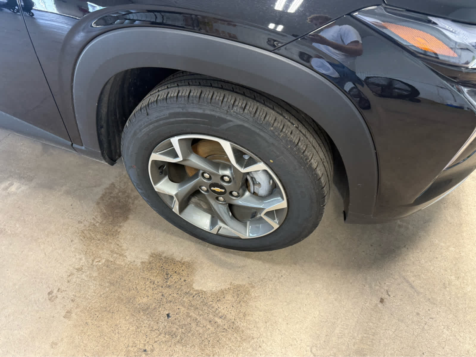 2025 Chevrolet Trax LT - Mosaic Black Metallic exterior view 4