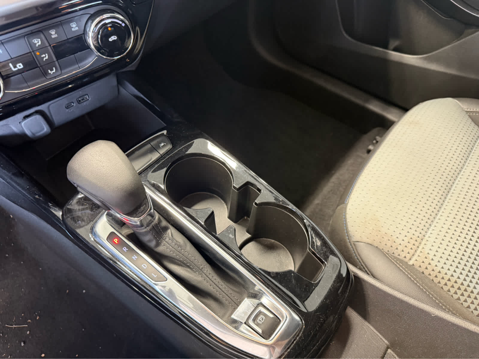 2025 Chevrolet Trax LT - Mosaic Black Metallic exterior view 13