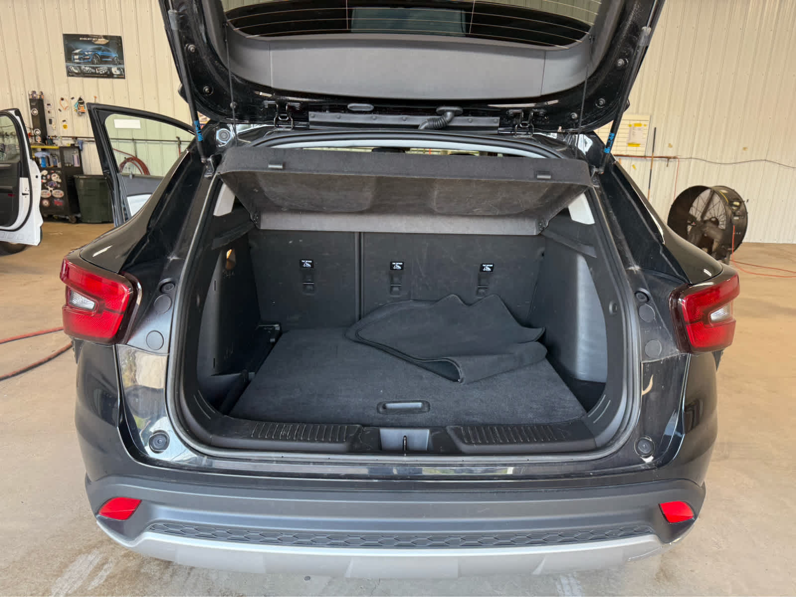 2025 Chevrolet Trax LT - Mosaic Black Metallic exterior view 17