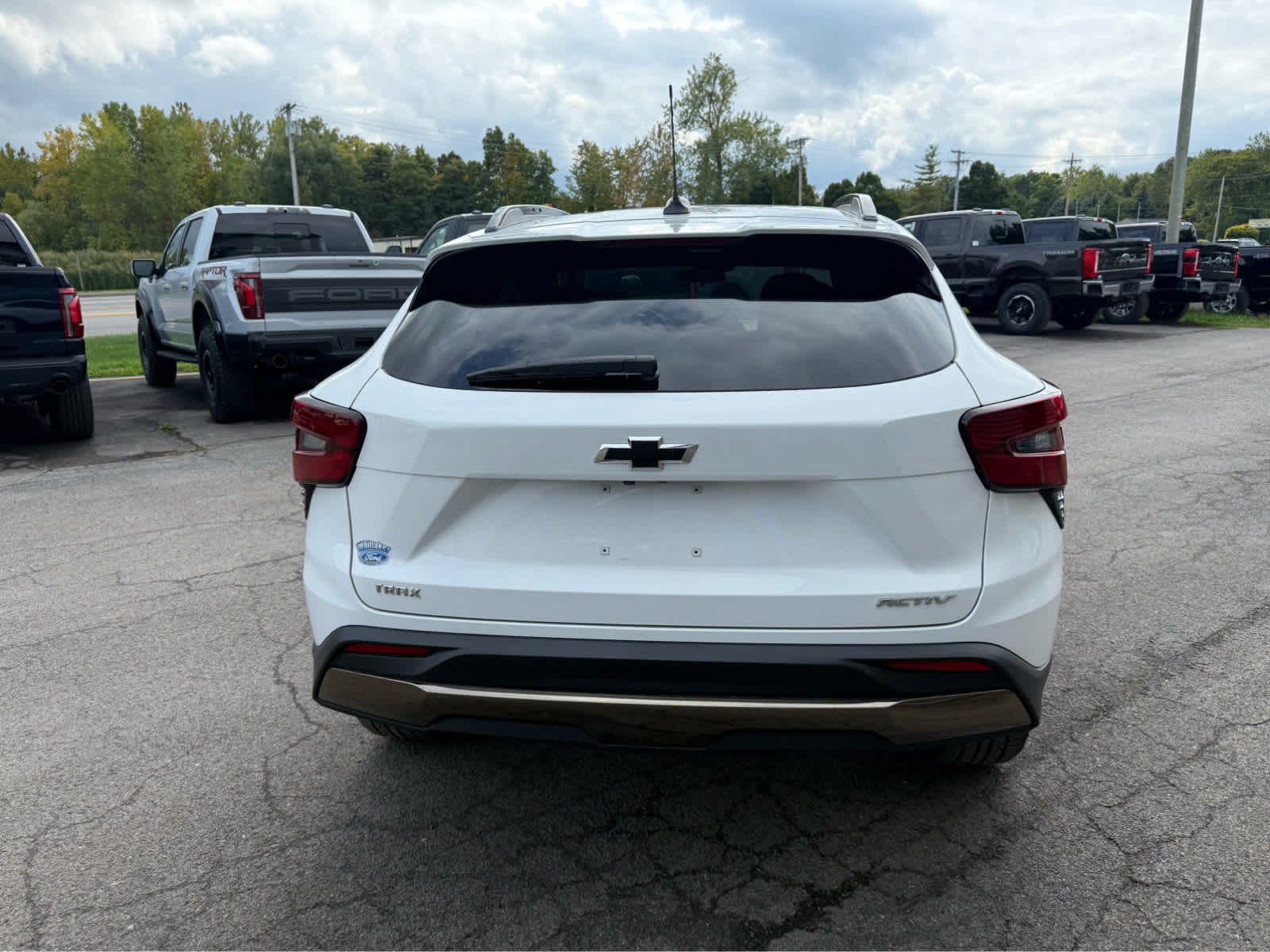 2024 Chevrolet Trax ACTIV - Summit White exterior view 5