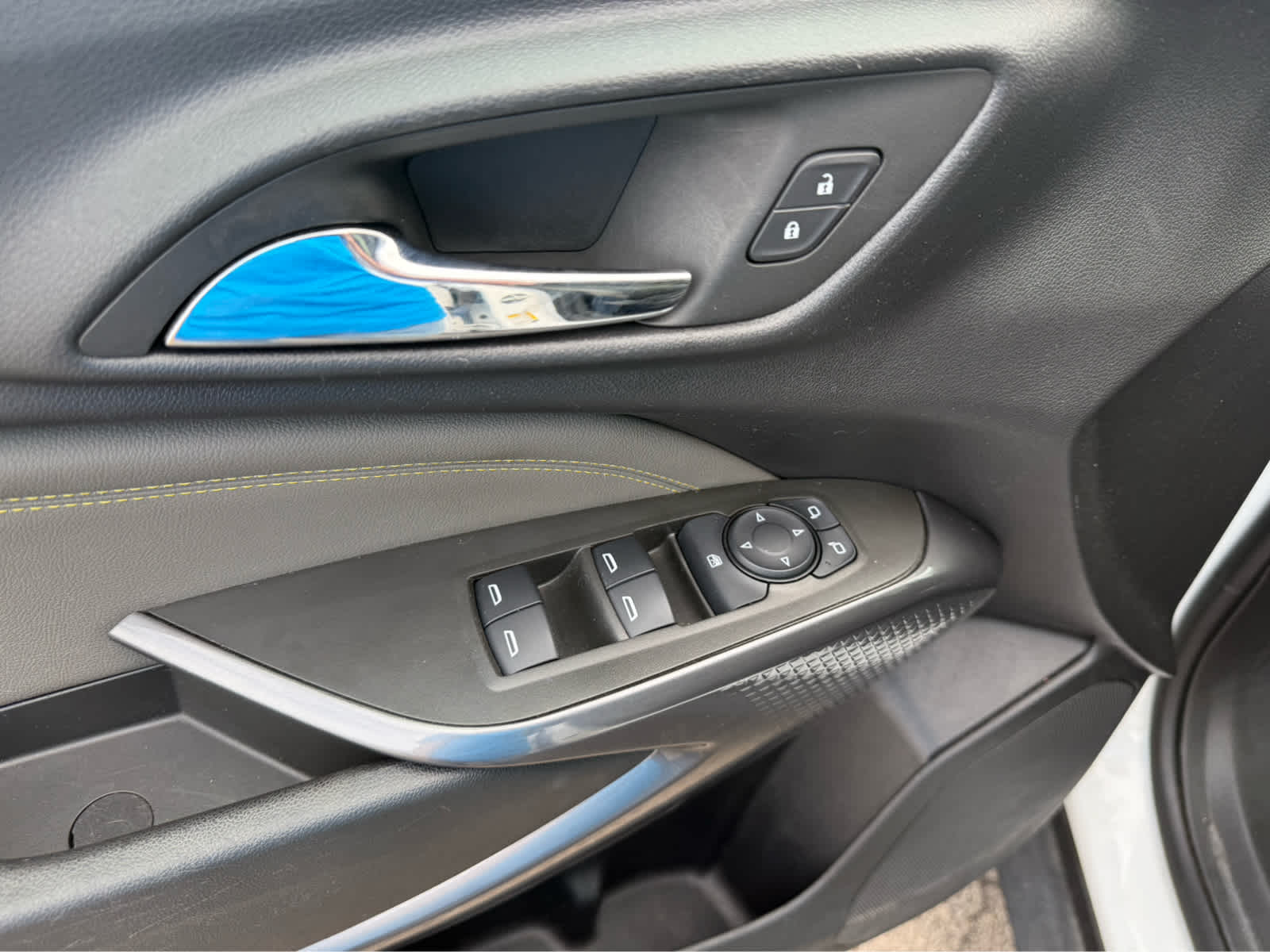 2024 Chevrolet Trax ACTIV - Summit White exterior view 7