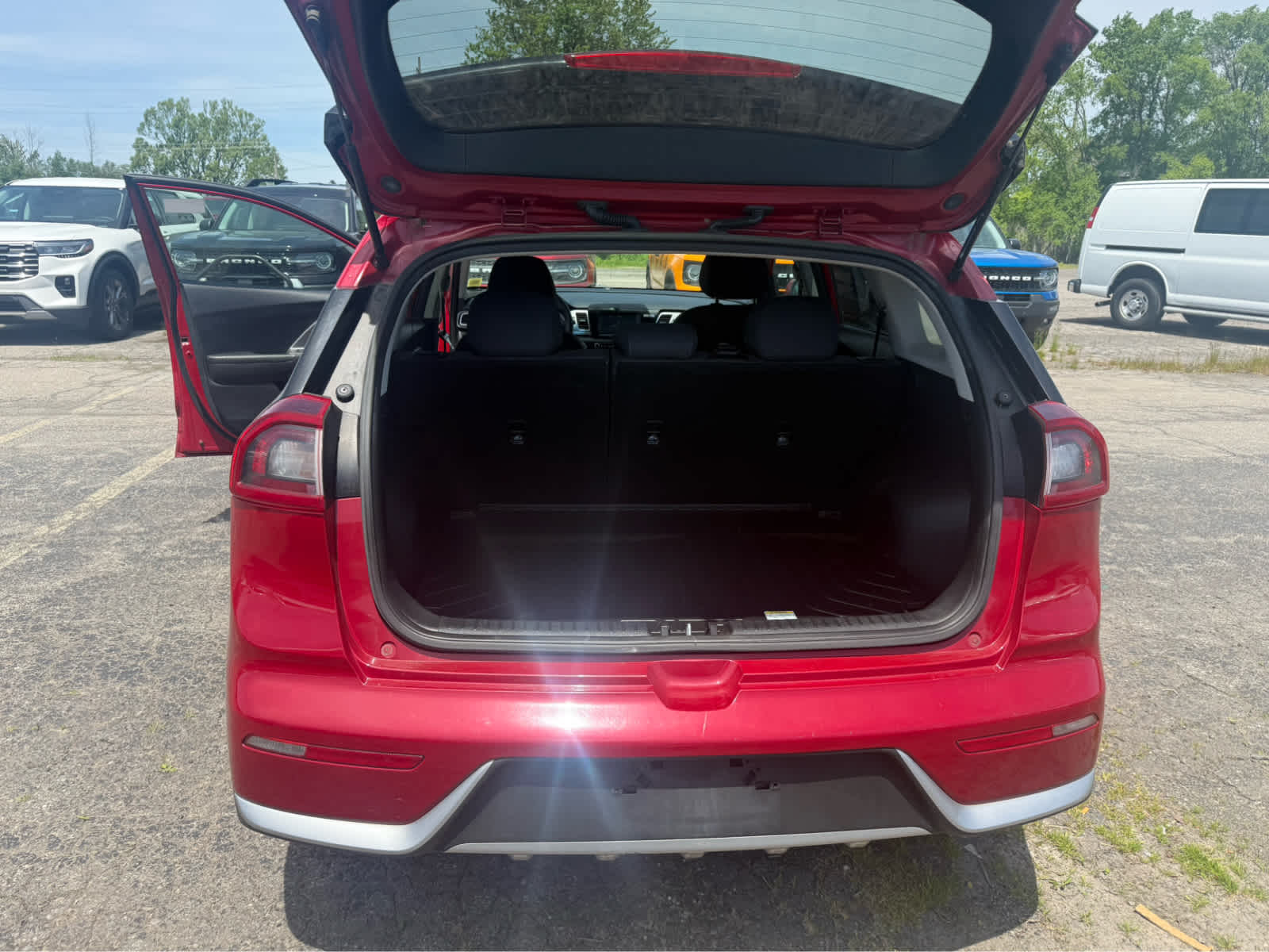 2018 Kia Niro LX - Crimson Red exterior view 16