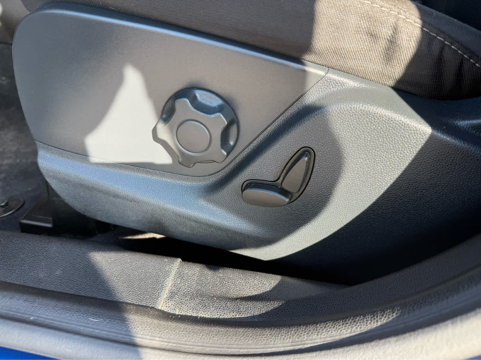 2019 Ford EcoSport SE - Lightning Blue Metallic exterior view 8