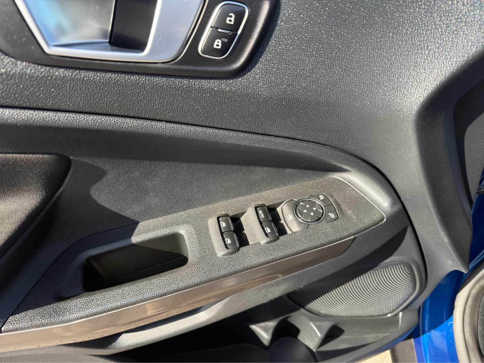 2019 Ford EcoSport SE - Lightning Blue Metallic exterior view 7